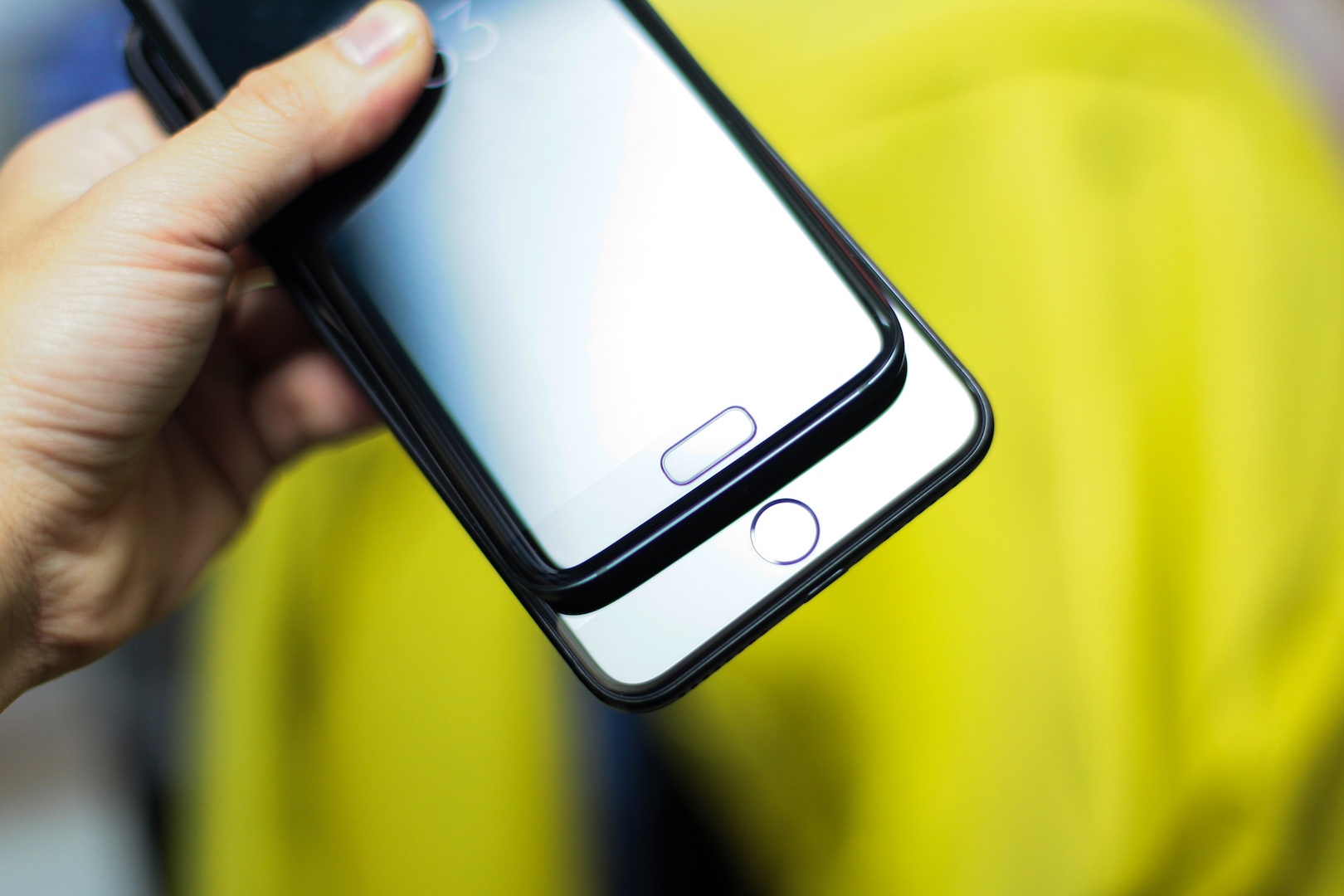 iPhone 7Plus den bong voi Galaxy S7 edge anh 8