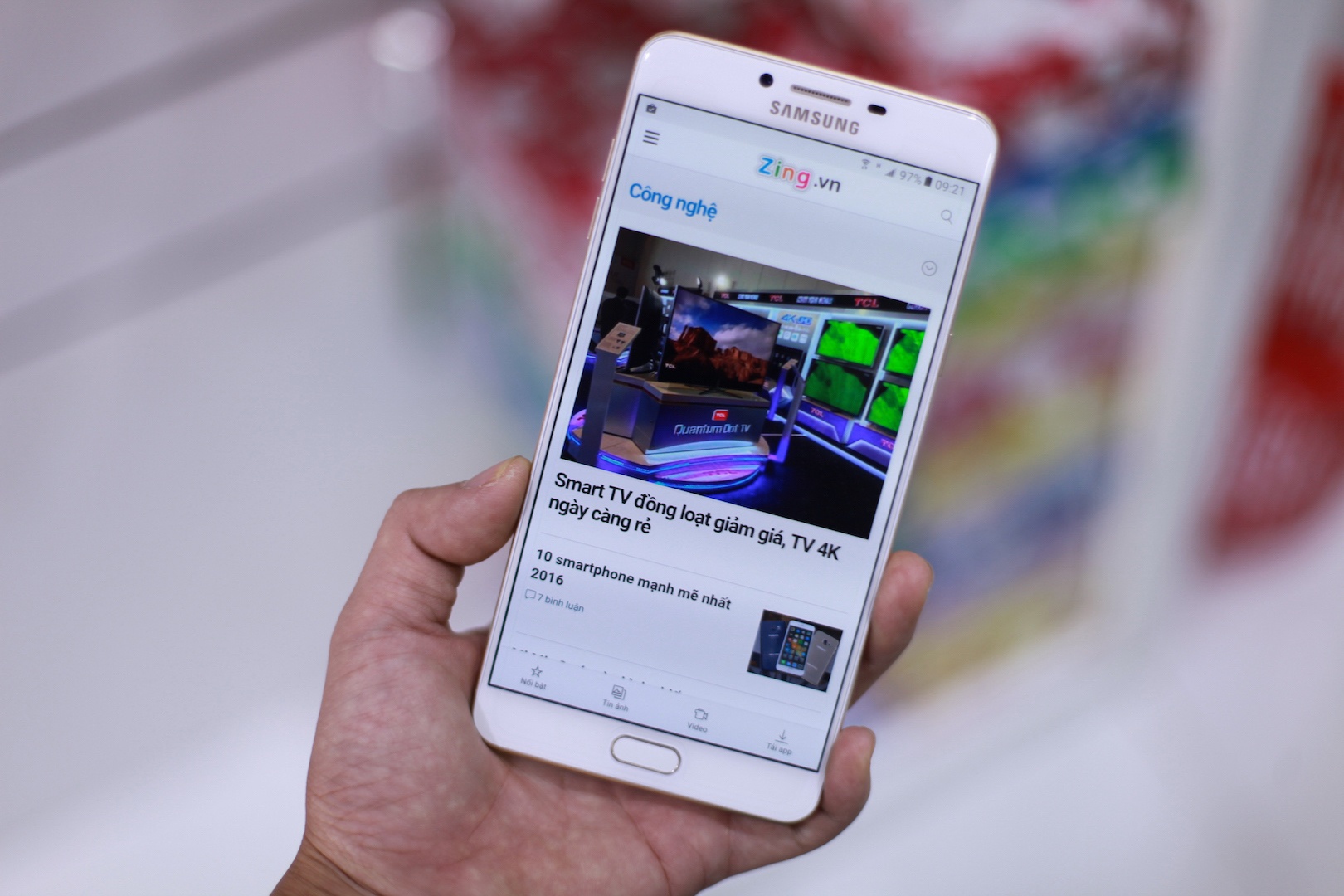 Anh Samsung Galaxy C9 Pro RAM 6 GB gia 11,3 trieu vua ve VN hinh anh