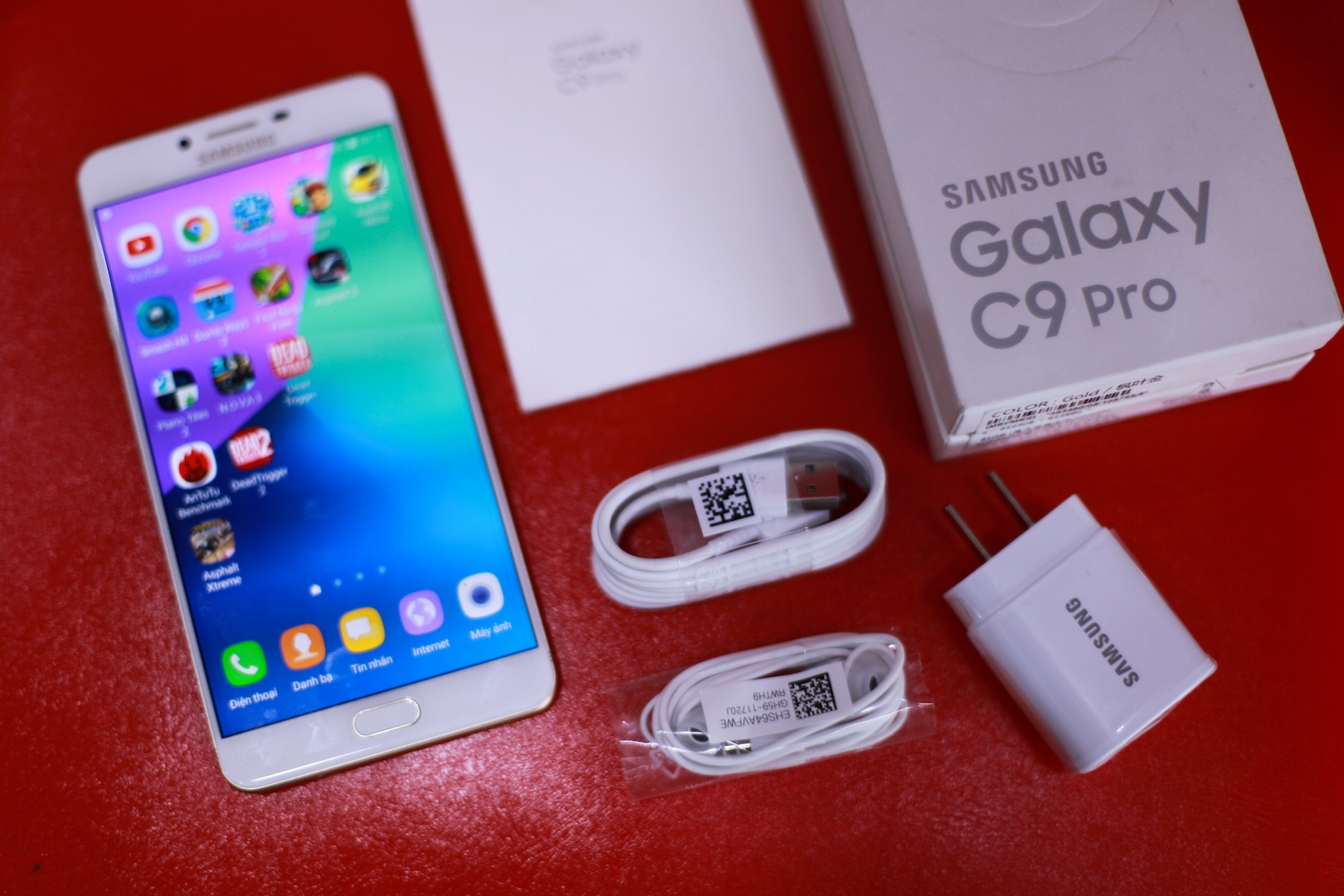 Samsung Galaxy C9 Pro tai Viet Nam anh 1