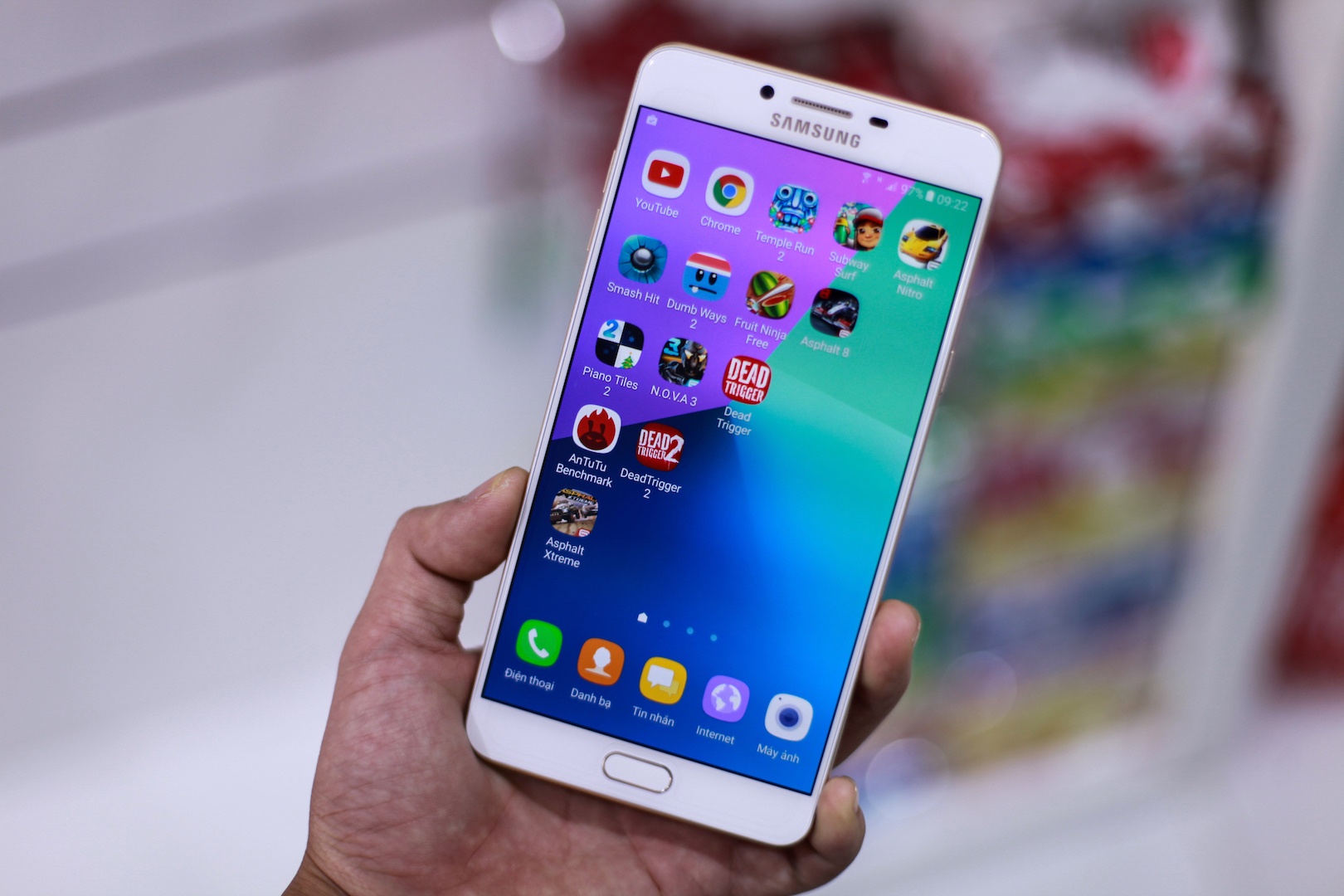 Samsung Galaxy C9 Pro tai Viet Nam anh 2