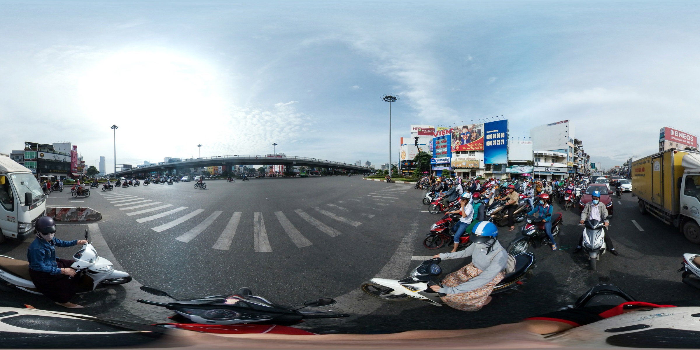 Sai Gon cuoi nam voi Gear 360 anh 1