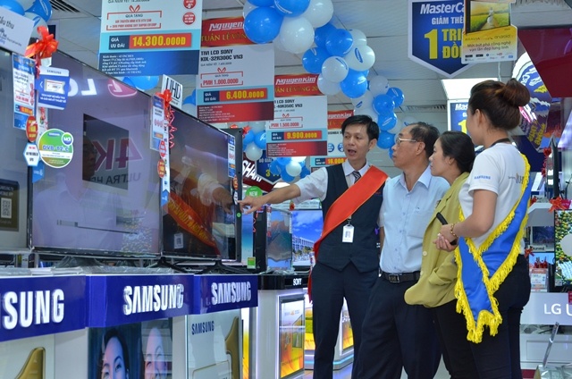 Loat TV dai ha gia mua mua sam cuoi nam hinh anh