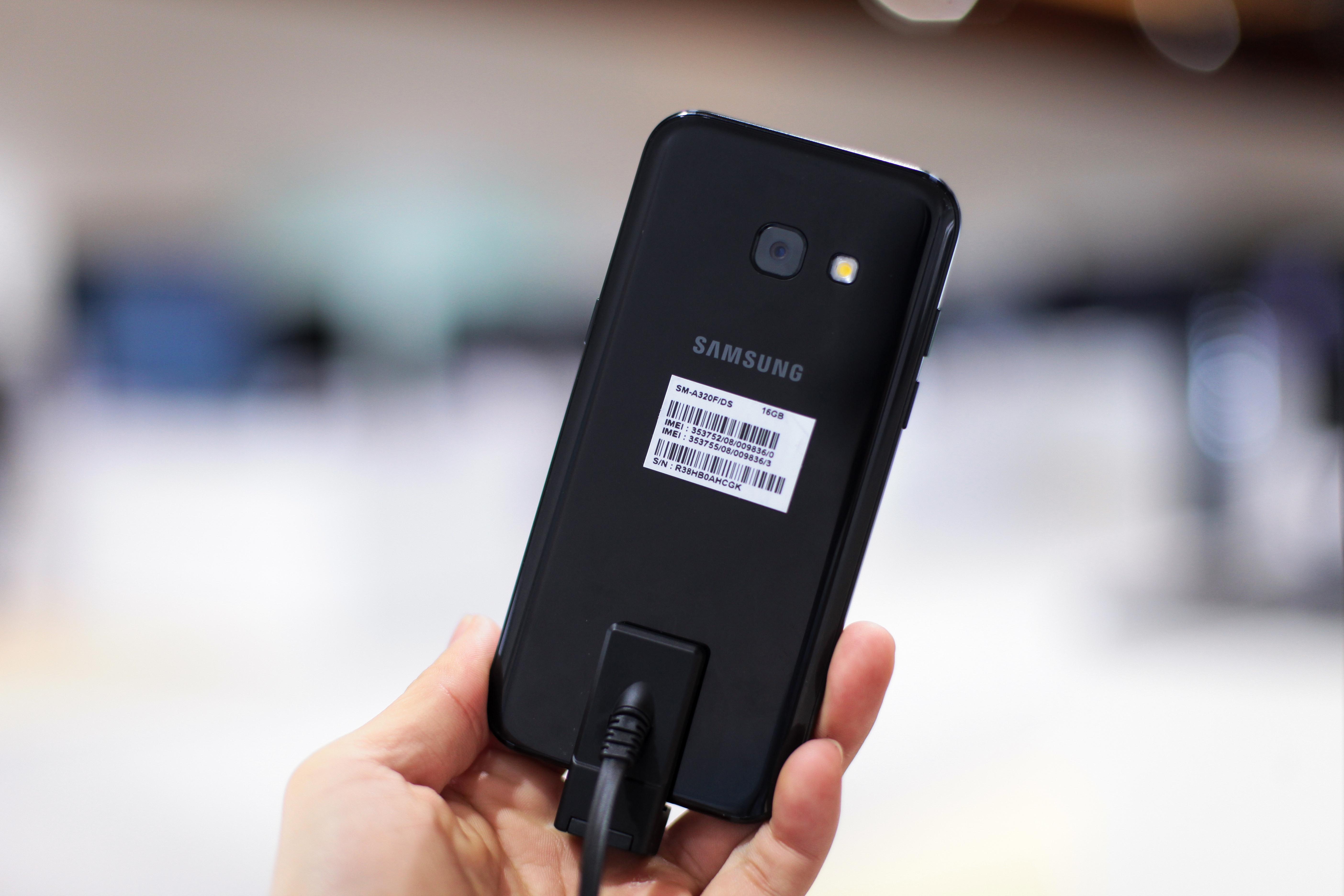 Samsung Galaxy A3 2017 anh 7