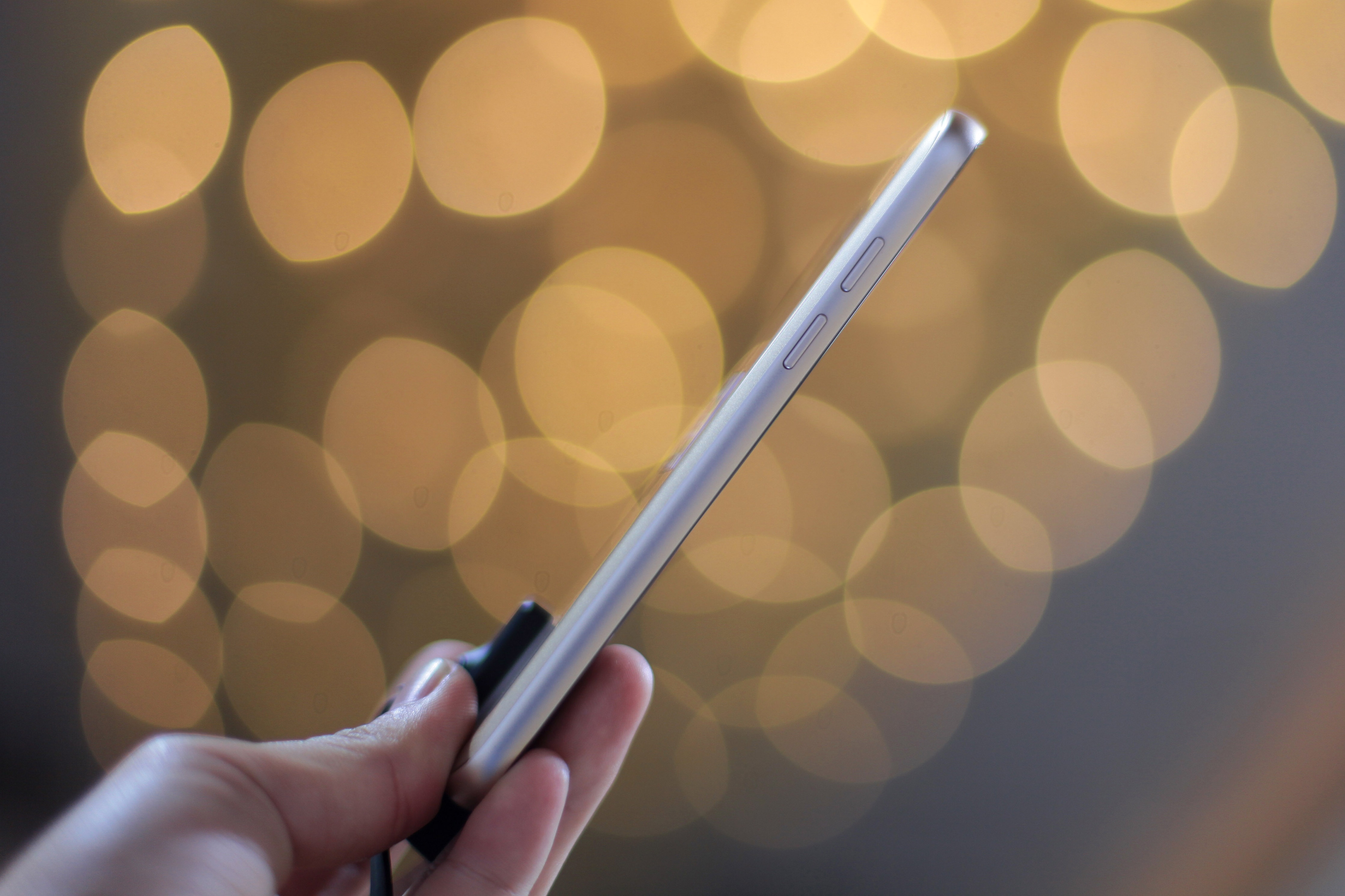 Samsung Galaxy A3 2017 anh 3