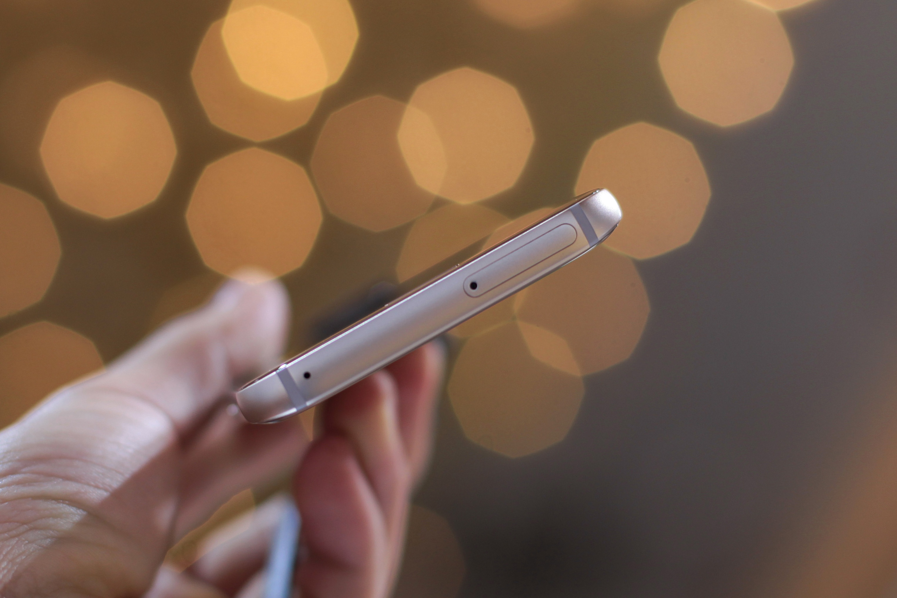 Samsung Galaxy A3 2017 anh 4