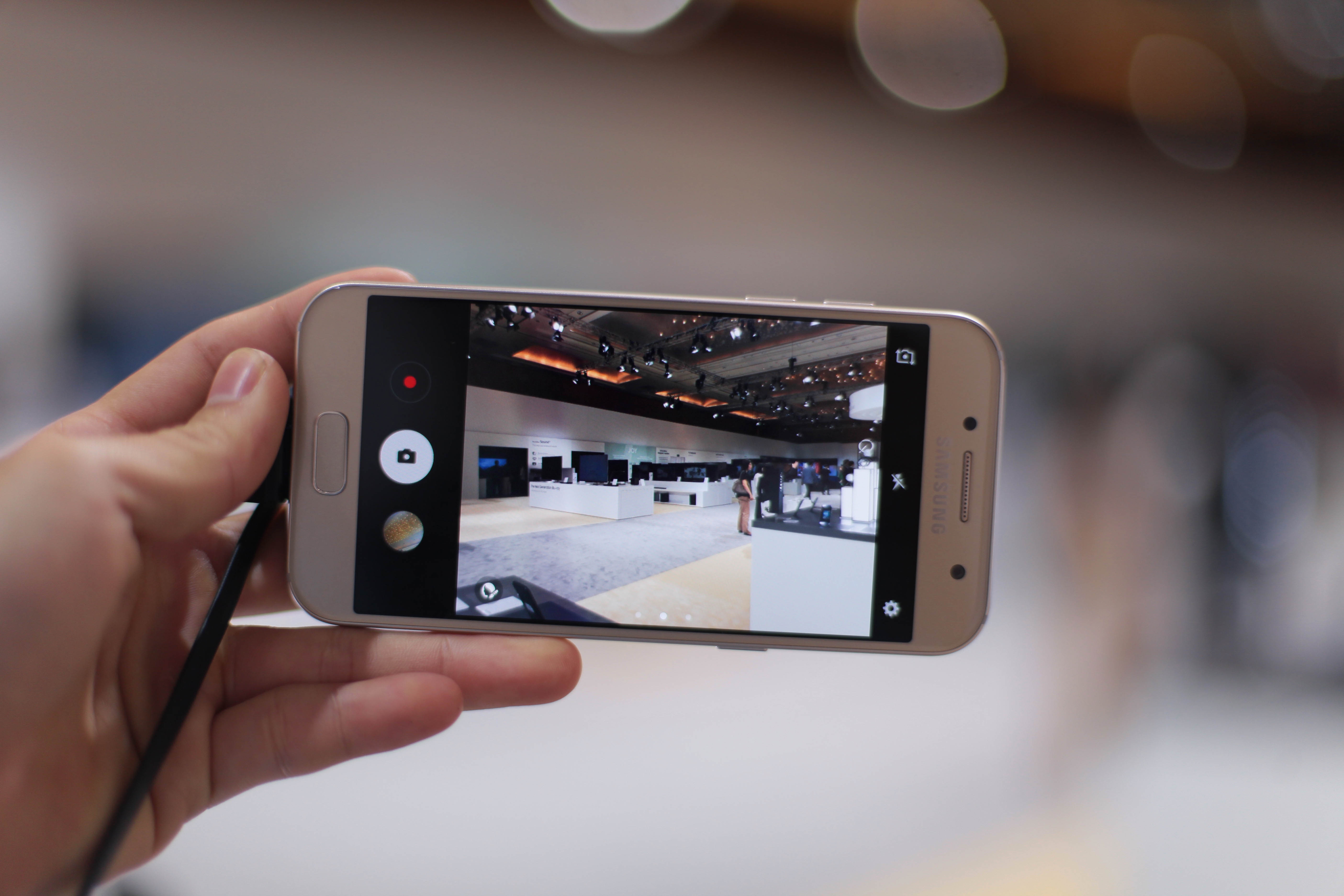 Samsung Galaxy A3 2017 anh 6