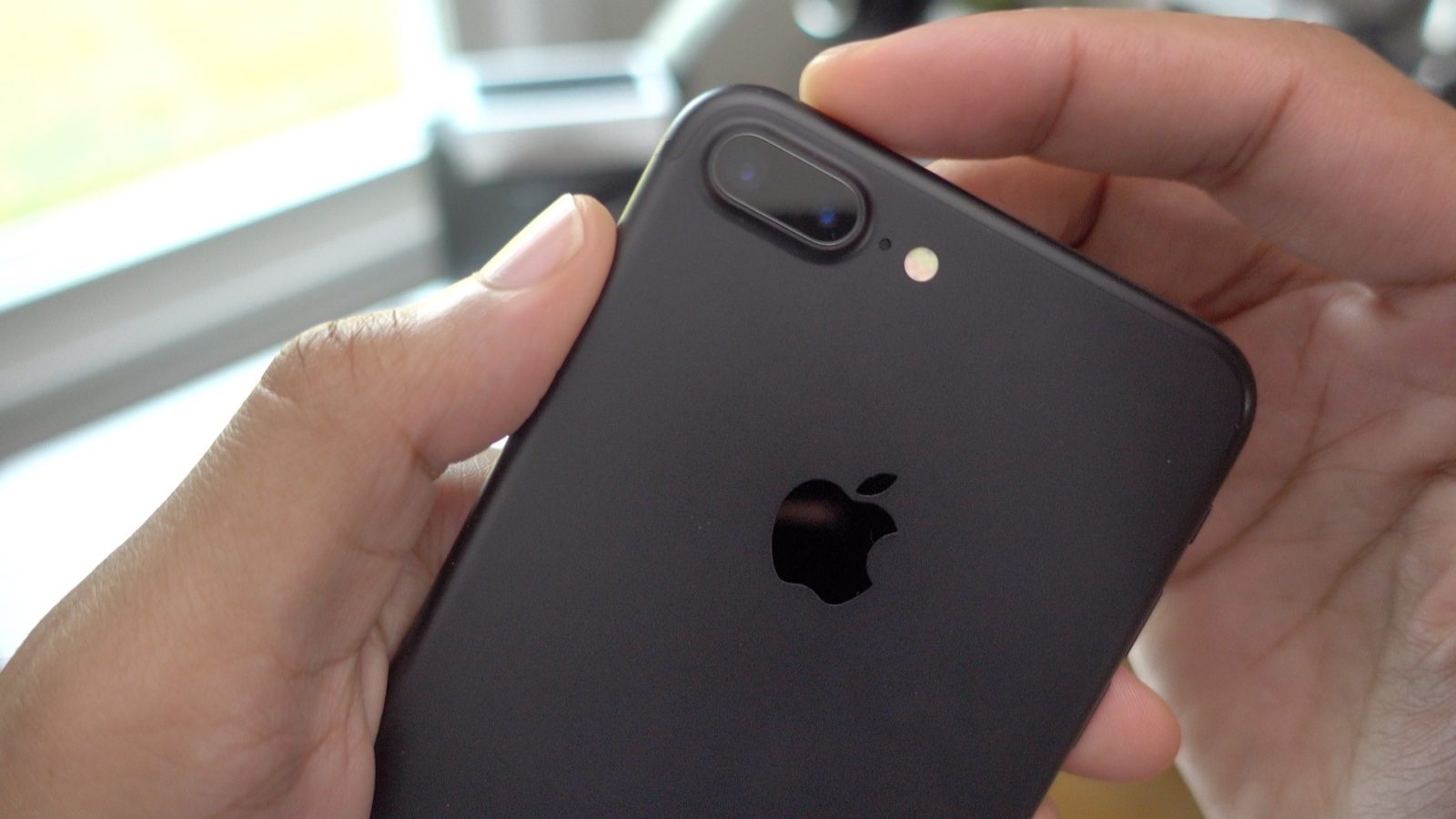 iPhone chinh hang mot doi mot nang len 60 ngay o Viet Nam hinh anh