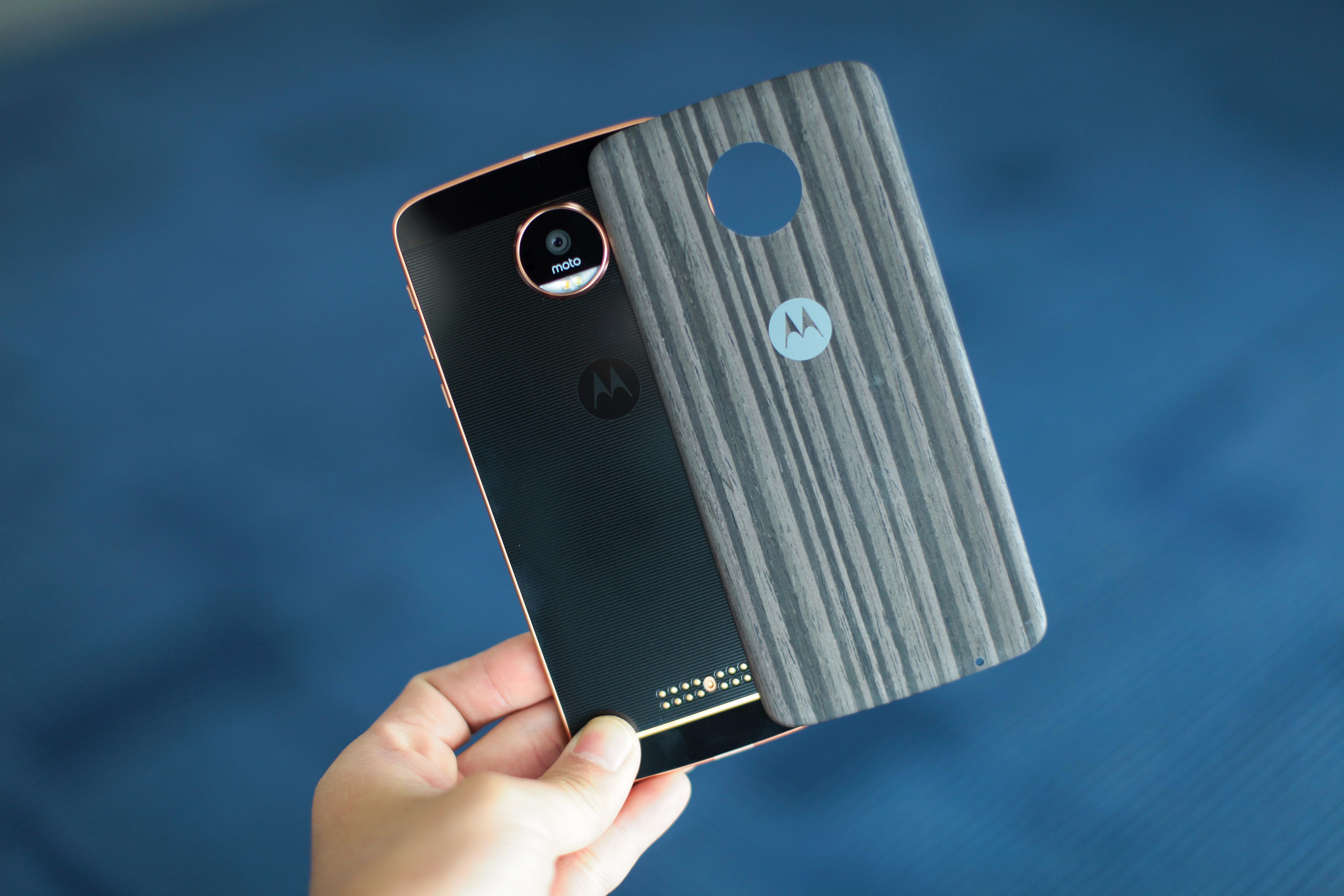 Moto Z vang hong anh 5