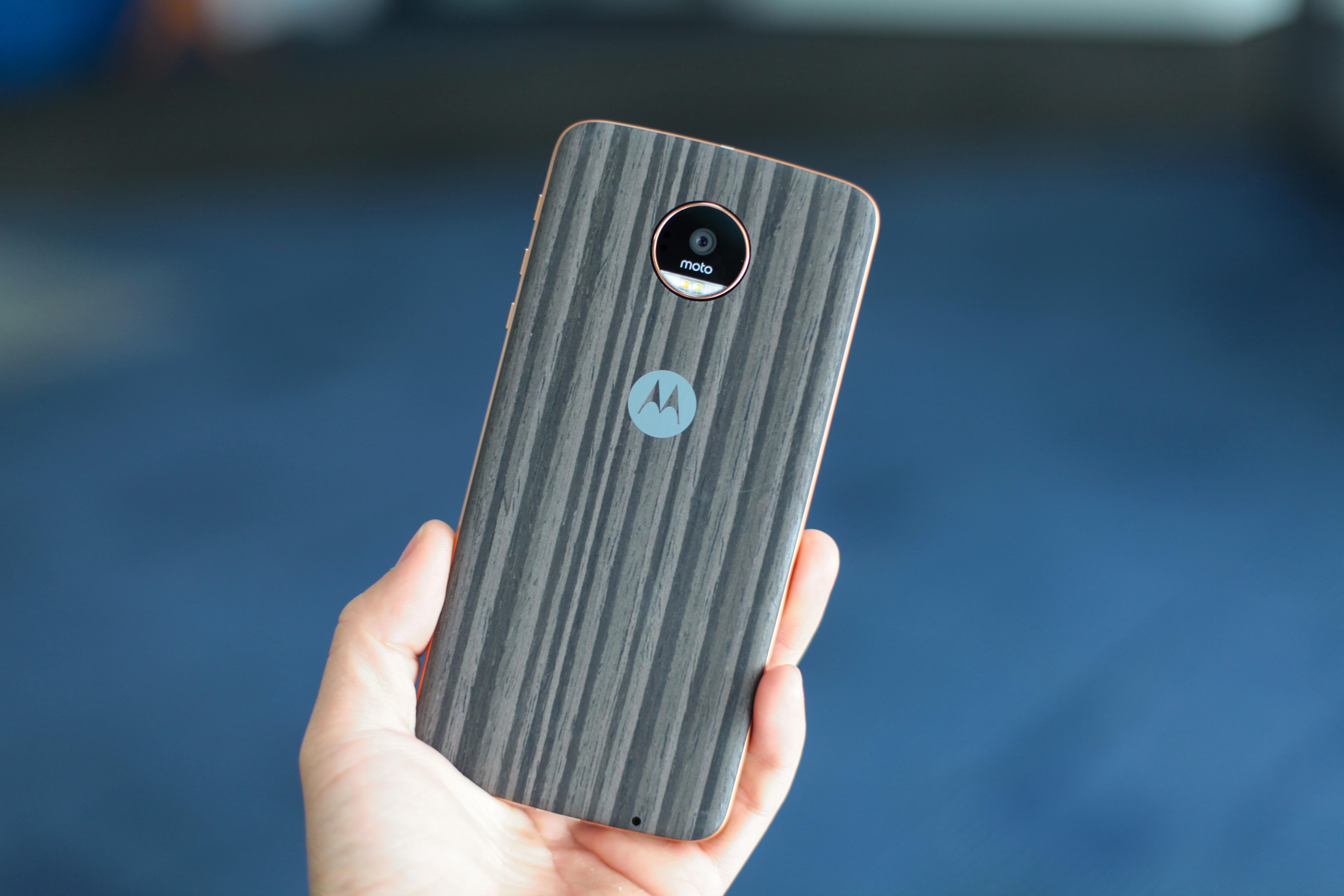 Moto Z vang hong anh 7