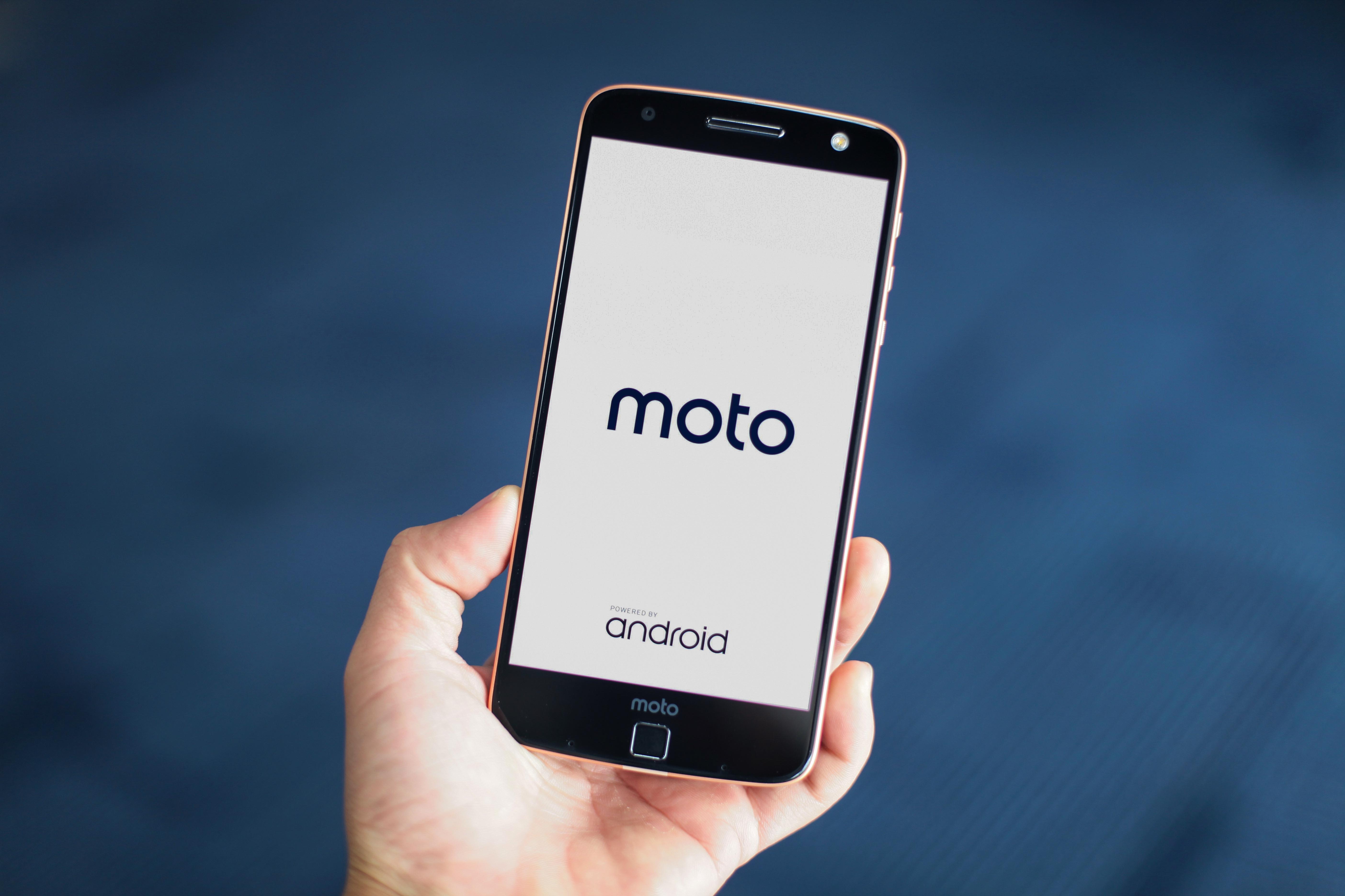 Moto Z vang hong anh 13