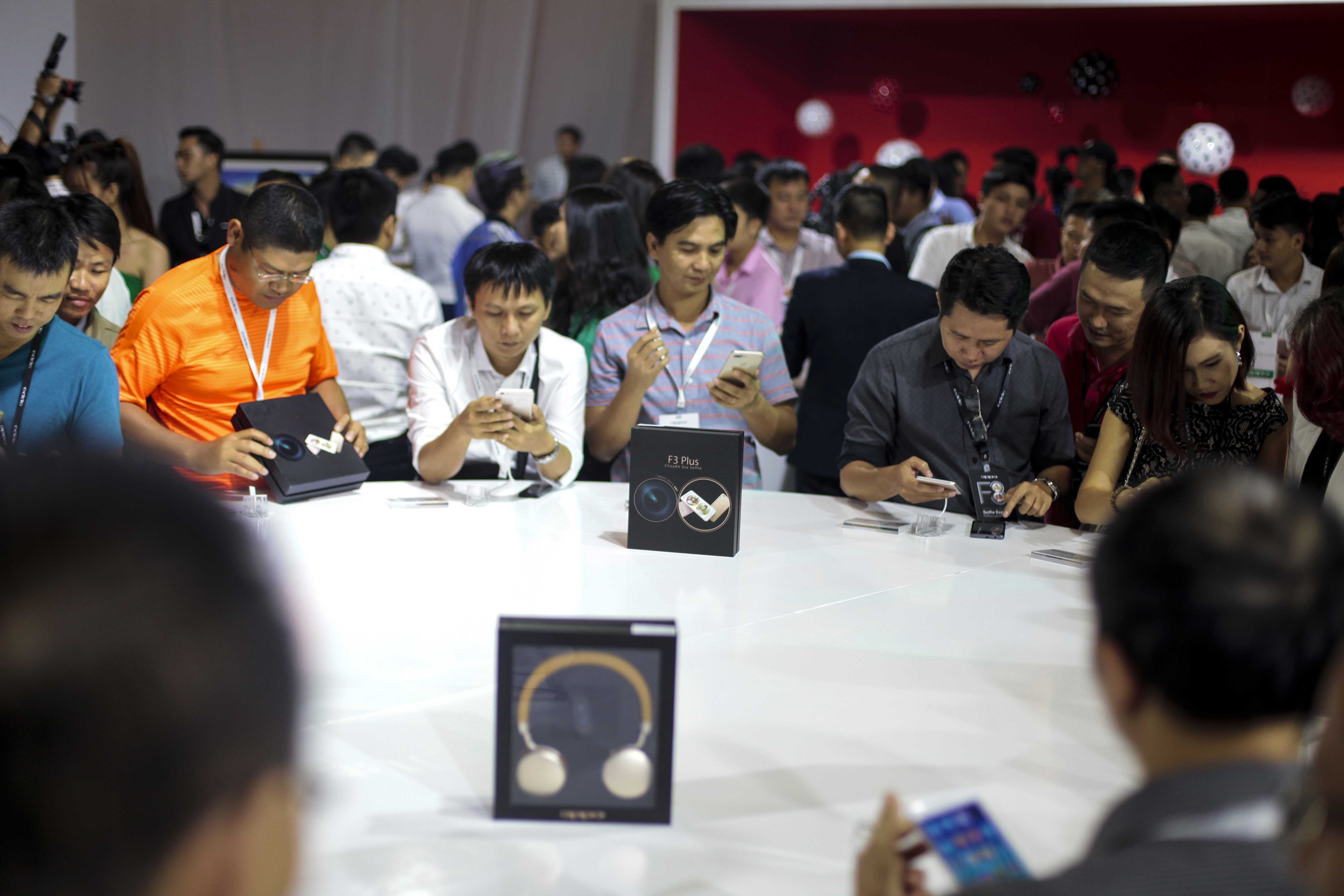 Oppo F3 Plus ve Viet Nam anh 3