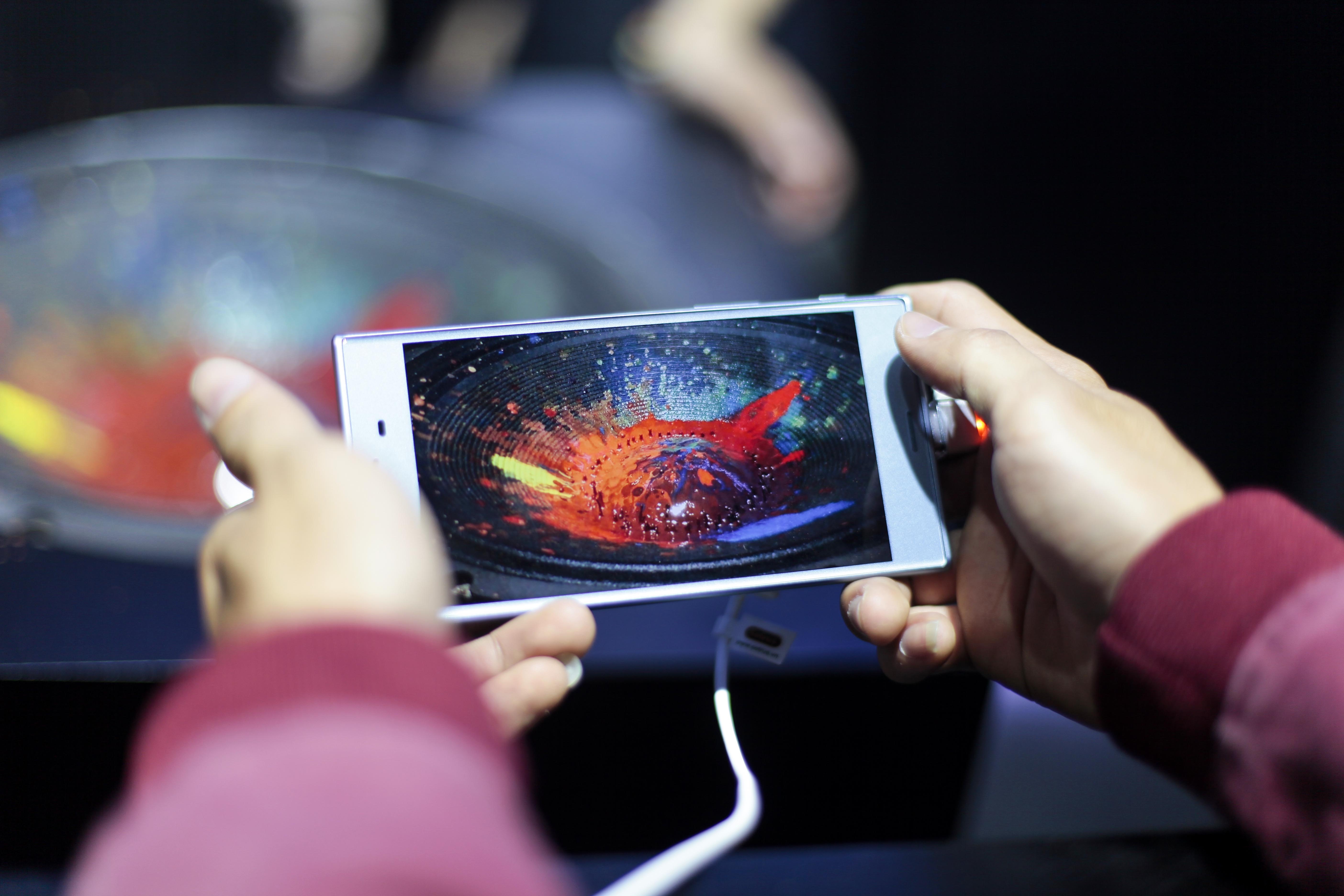 Sau so 'cham', cuoc dua camera tren smartphone dang chuyen huong? hinh anh