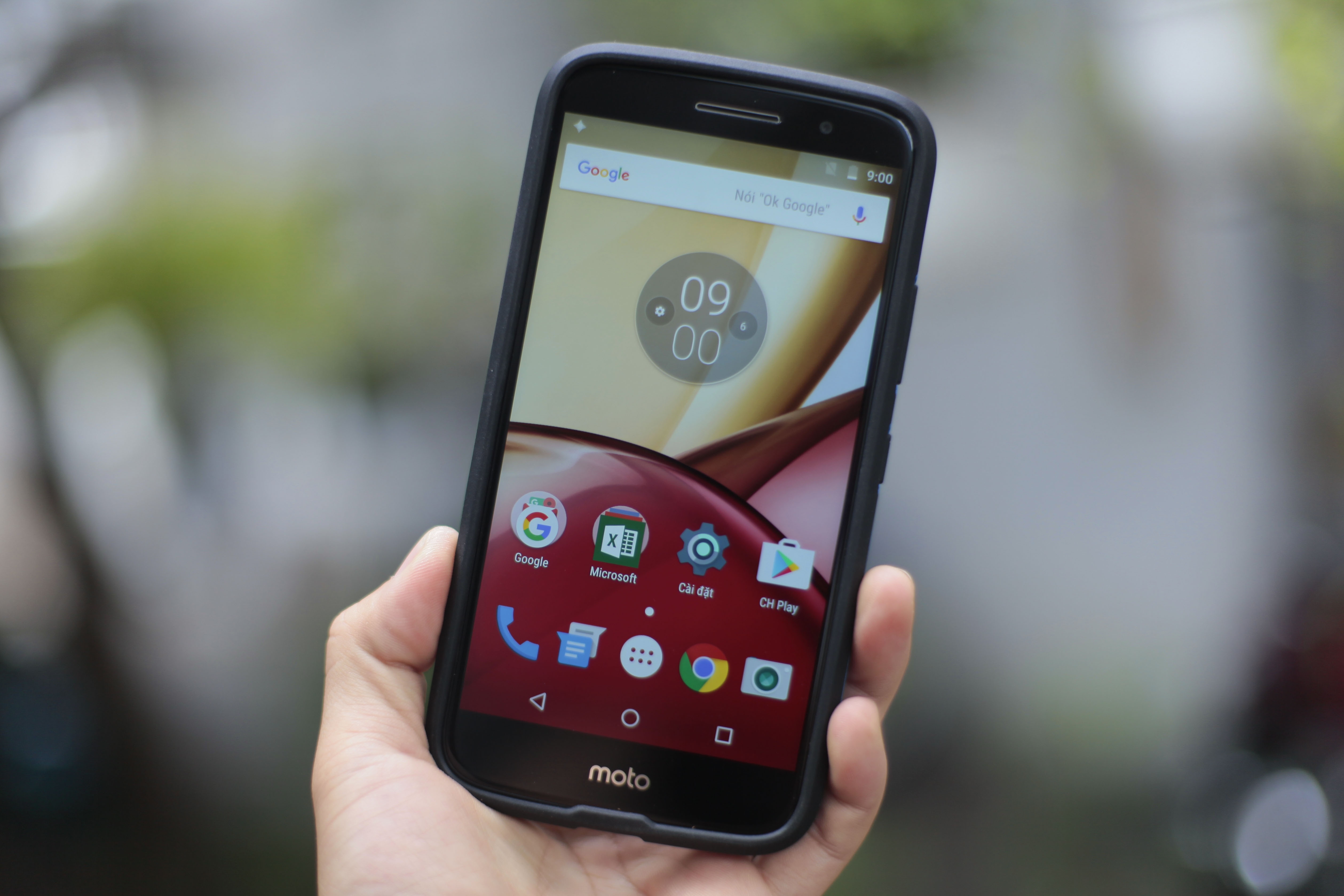 Mo hop Moto M gia 6,9 trieu vua len ke hinh anh