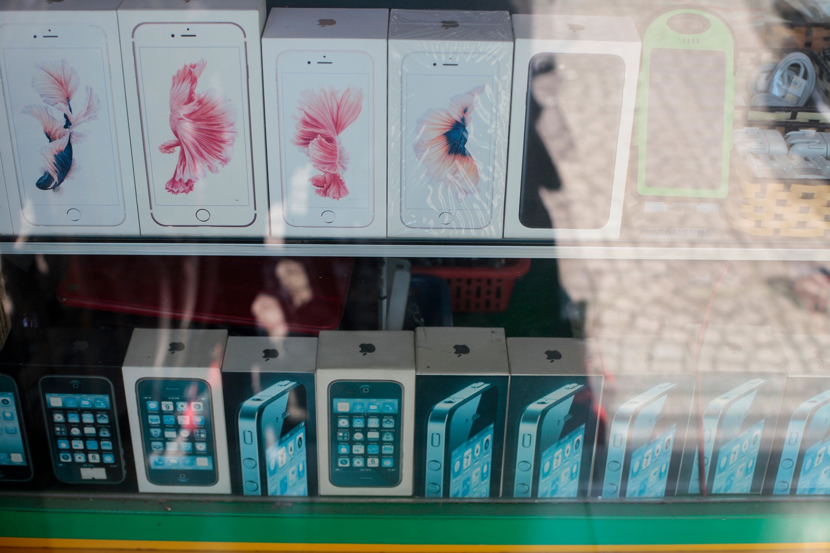 Apple dẹp bảng hiệu iPhone ở Việt Nam ảnh 4 Apple dep bang hieu iPhone o Viet Nam anh 4