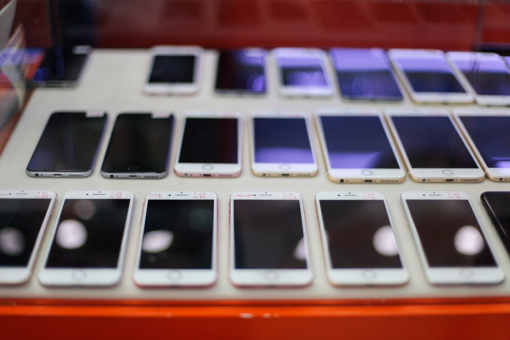 Apple dẹp bảng hiệu iPhone ở Việt Nam ảnh 3 Apple dep bang hieu iPhone o Viet Nam anh 3