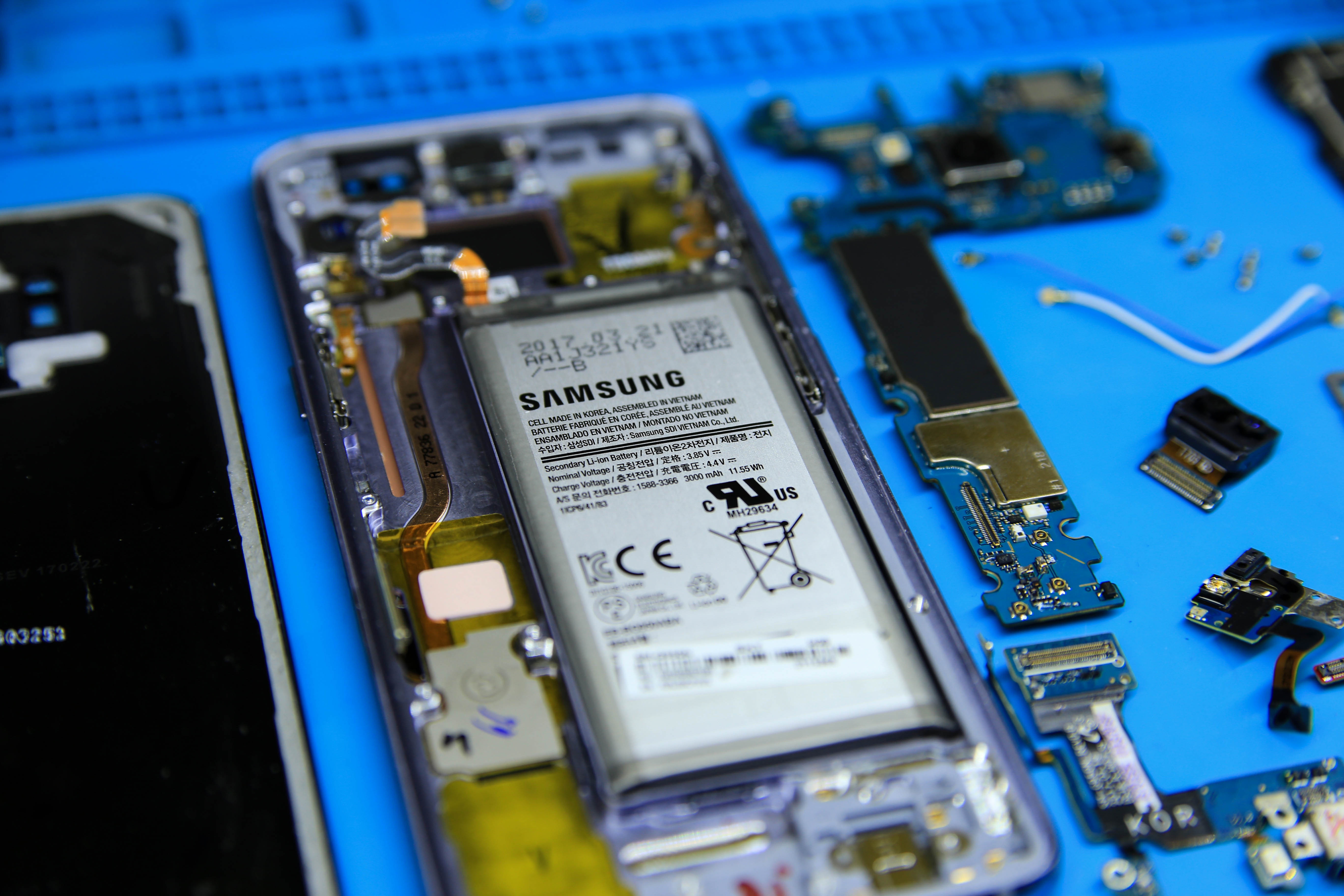 Mo bung Samsung Galaxy S8 ban thuong mai vua ve VN hinh anh