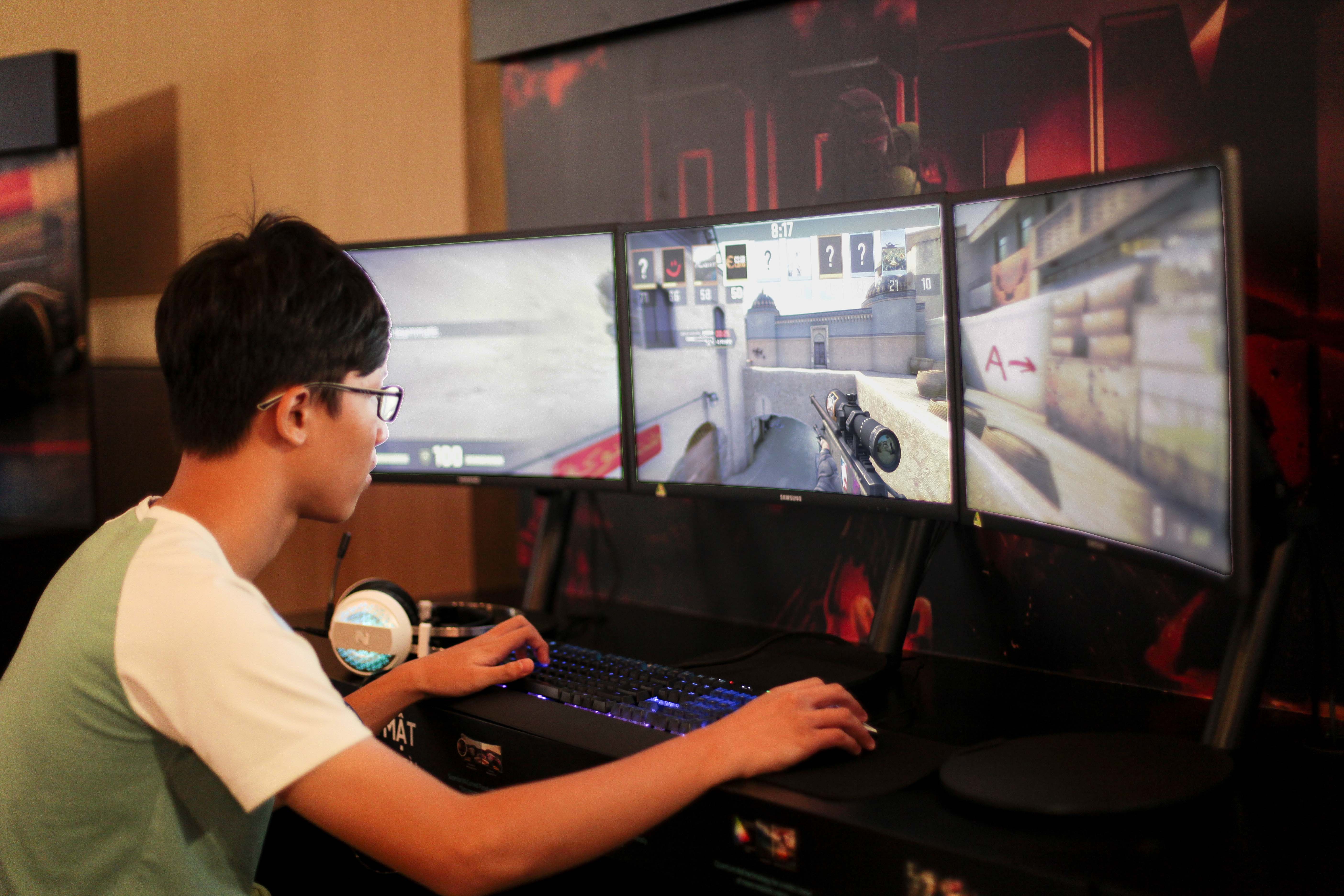 Samsung ra mat man hinh cong chuyen choi game o VN hinh anh