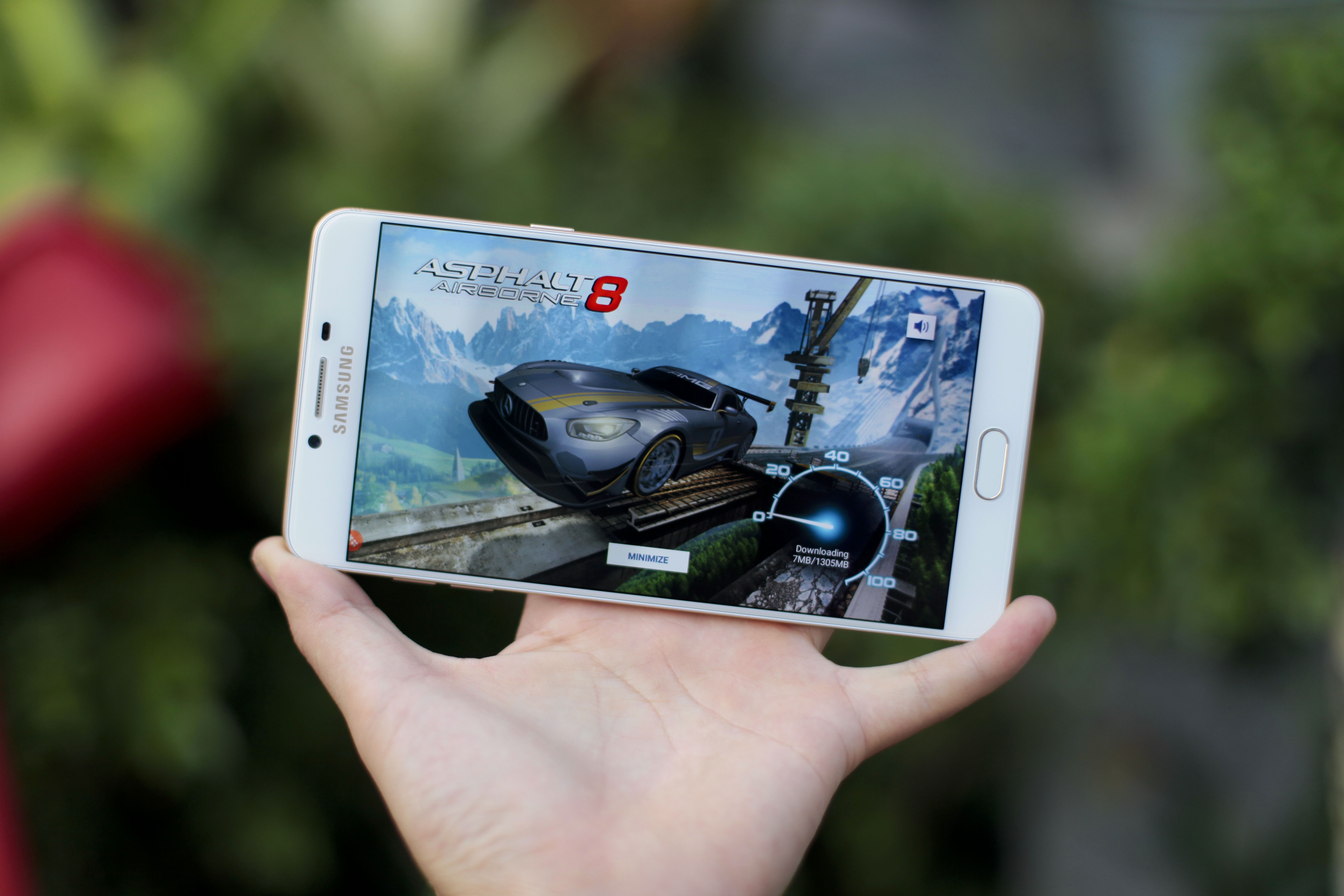 Danh gia Galaxy C9 Pro: Man hinh dep, choi game on dinh hinh anh