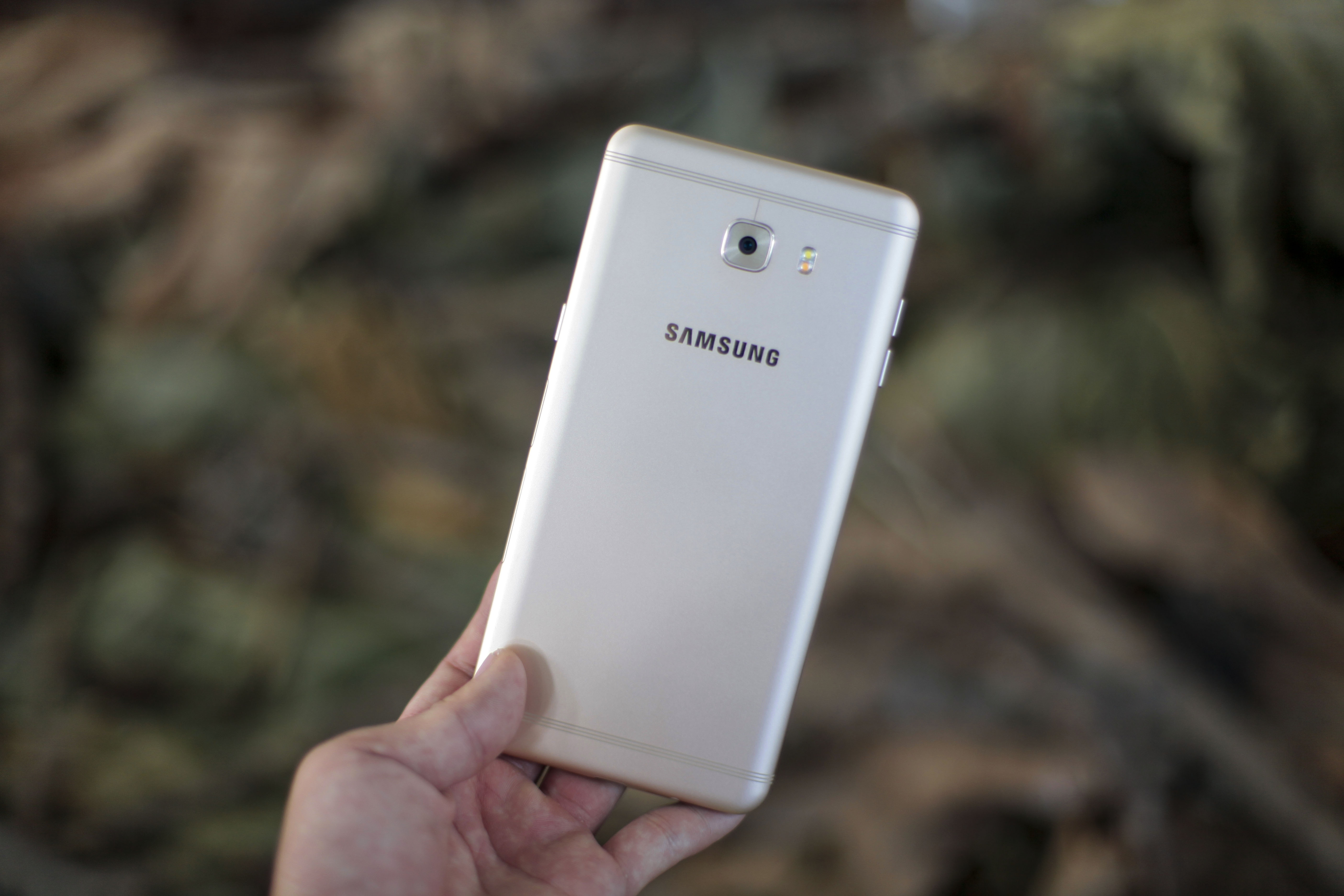 Danh gia Samsung Galaxy C9 Pro anh 1