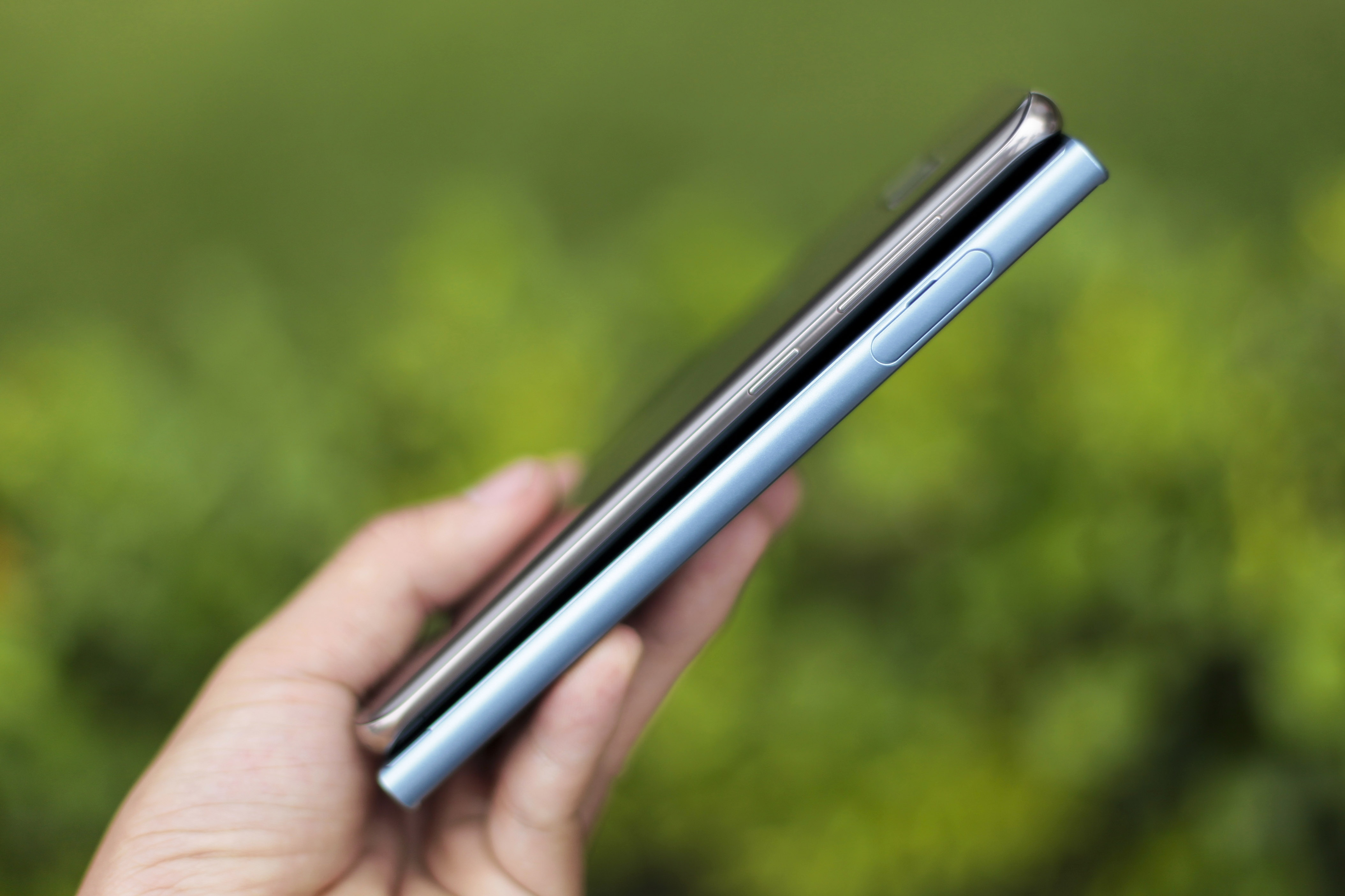 So sánh Samsung Galaxy S8 với Sony Xperia XZs ảnh 4 So sanh Samsung Galaxy S8 voi Sony Xperia XZs anh 4