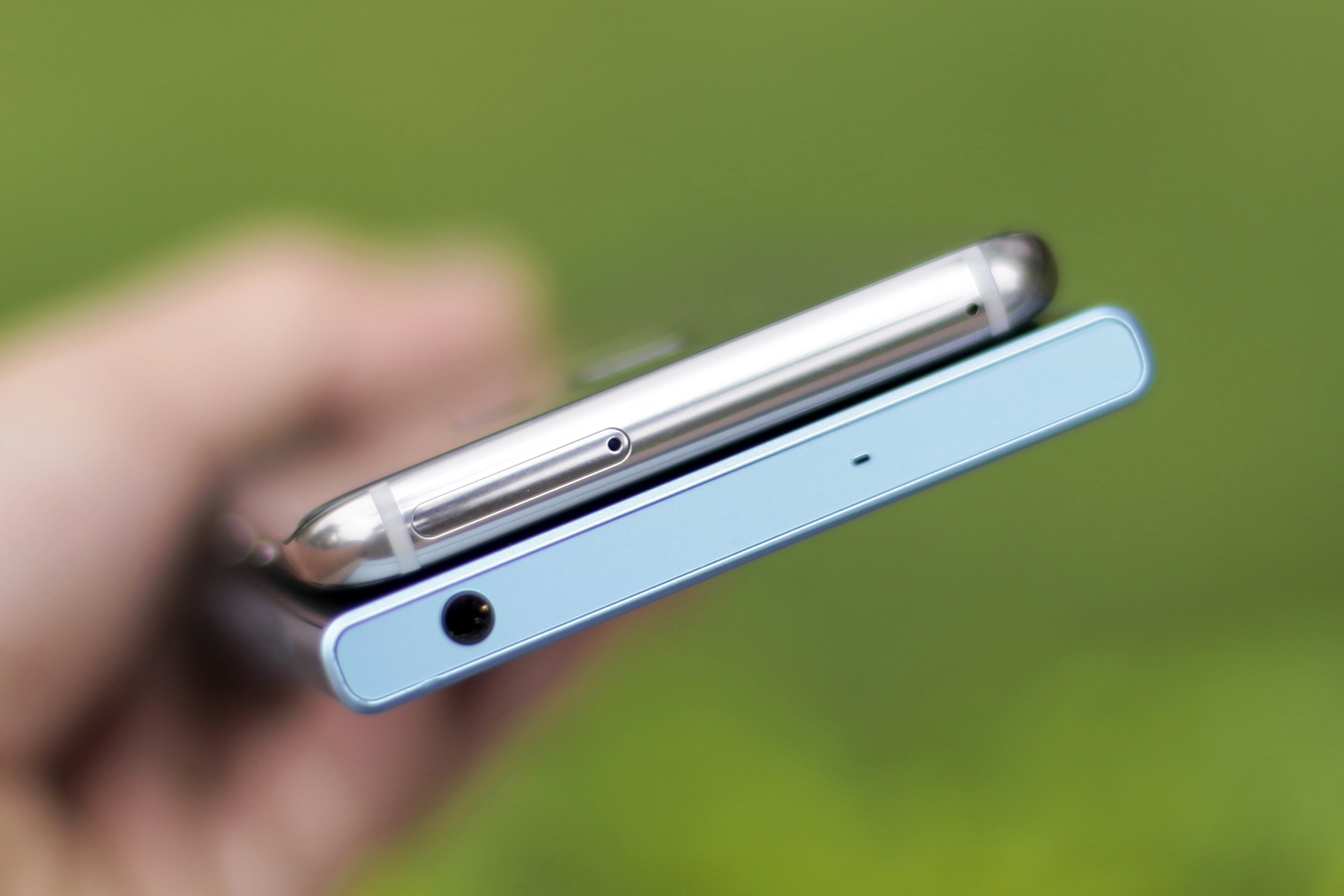 So sánh Samsung Galaxy S8 với Sony Xperia XZs ảnh 5 So sanh Samsung Galaxy S8 voi Sony Xperia XZs anh 5