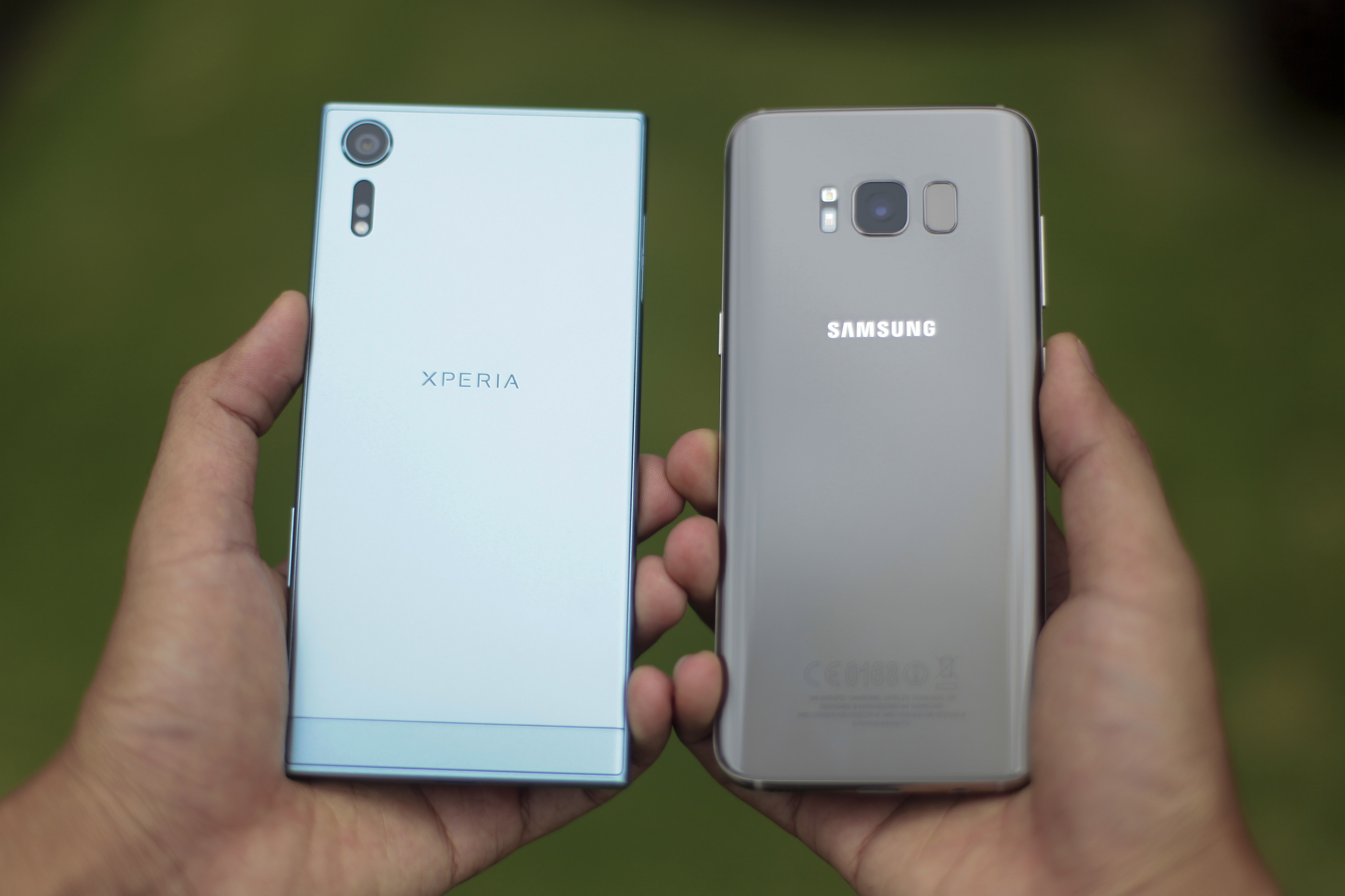 So sánh Samsung Galaxy S8 với Sony Xperia XZs ảnh 1 So sanh Samsung Galaxy S8 voi Sony Xperia XZs anh 1