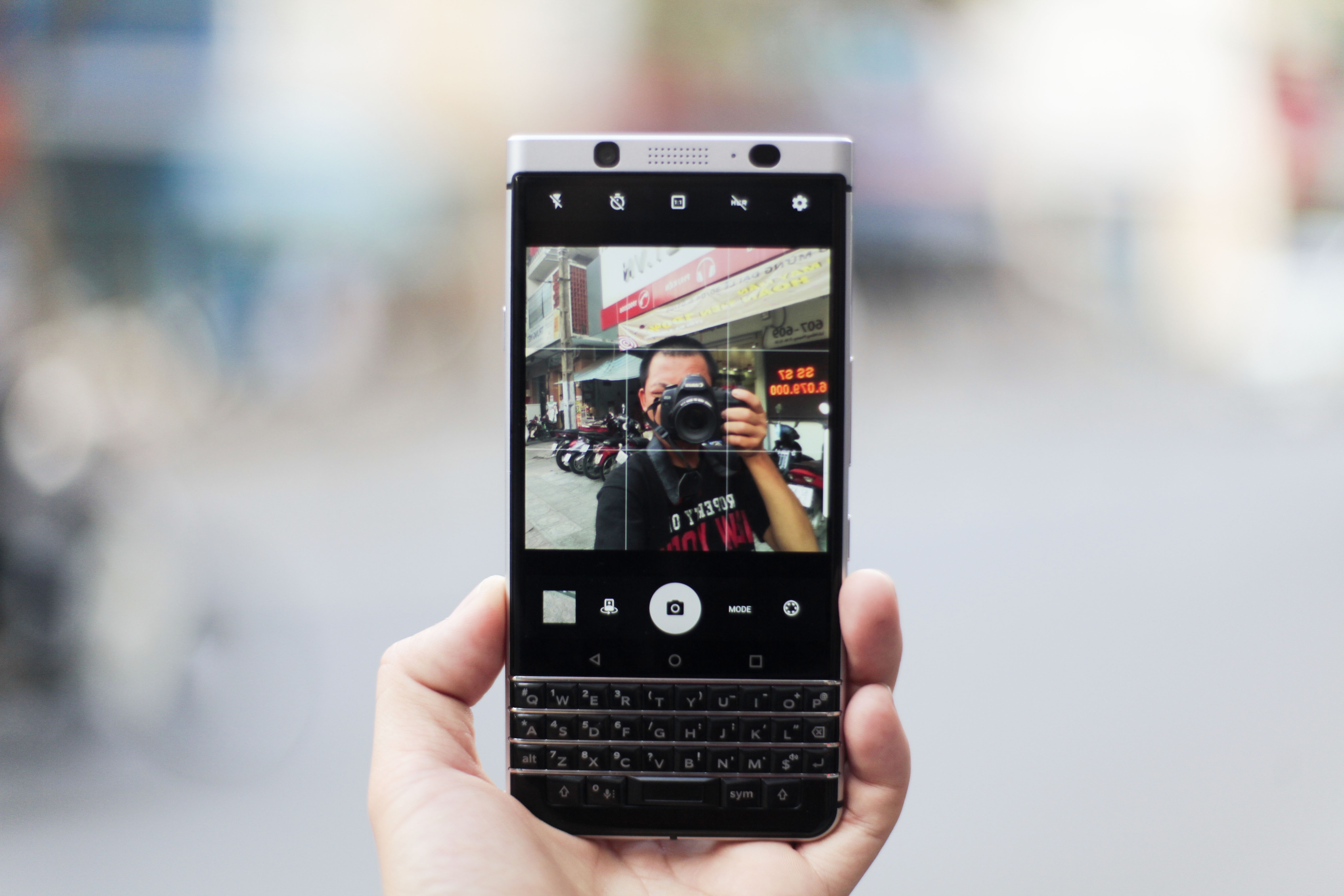BlackBerry KeyOne anh 16