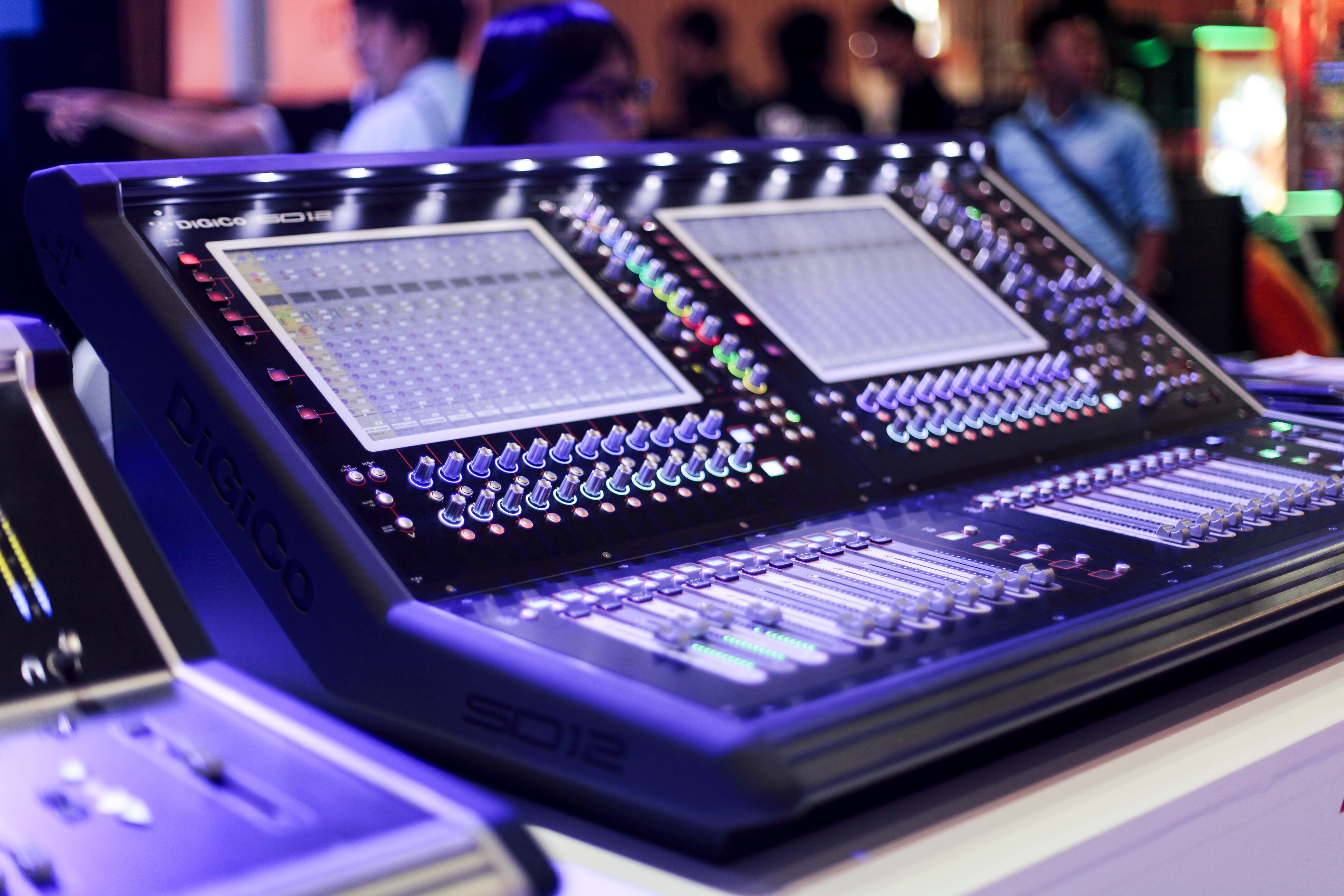 Trien lam am thanh quoc te PLASE anh 9