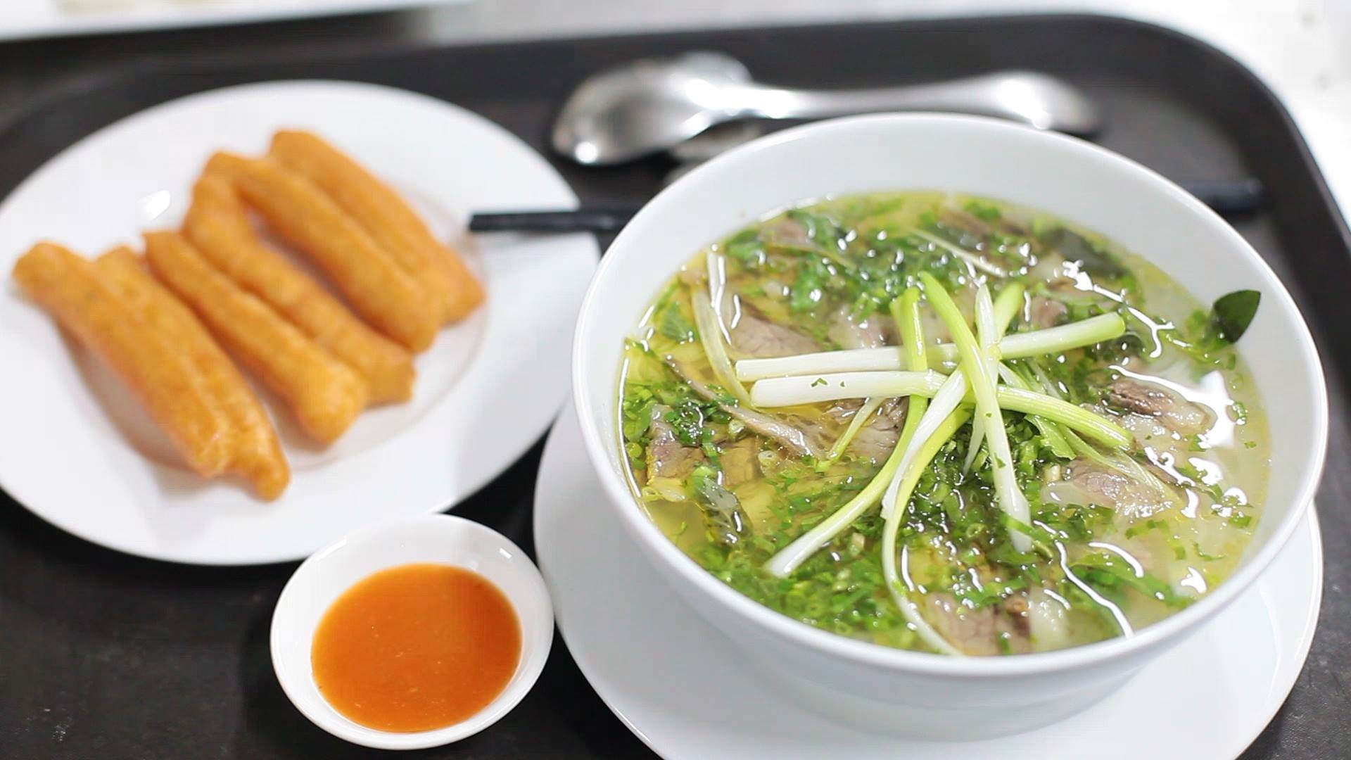 Cach nau pho 'chuan vi Bac' cua ong chu Khai Silk hinh anh