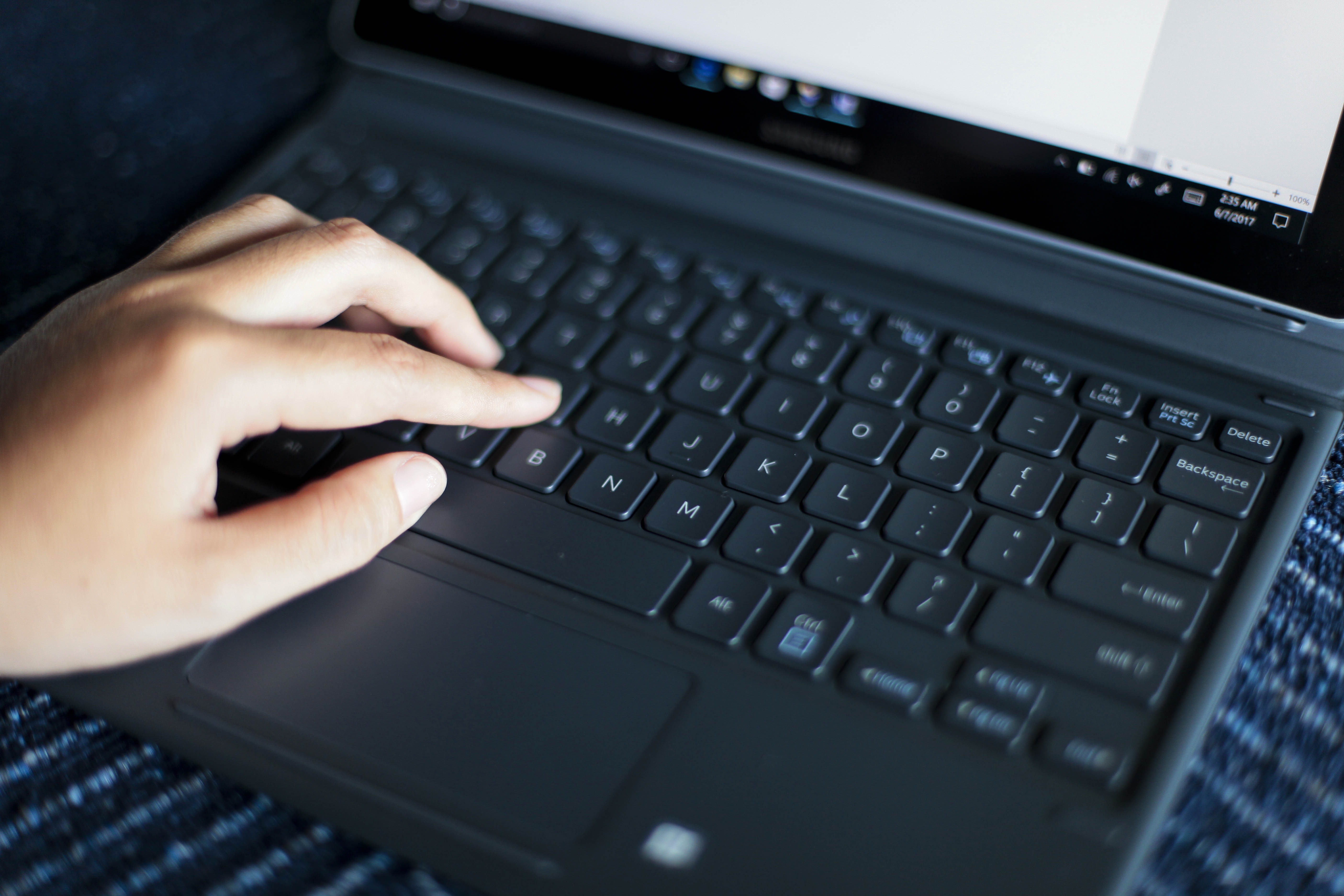 Samsung Galaxy Book anh 13