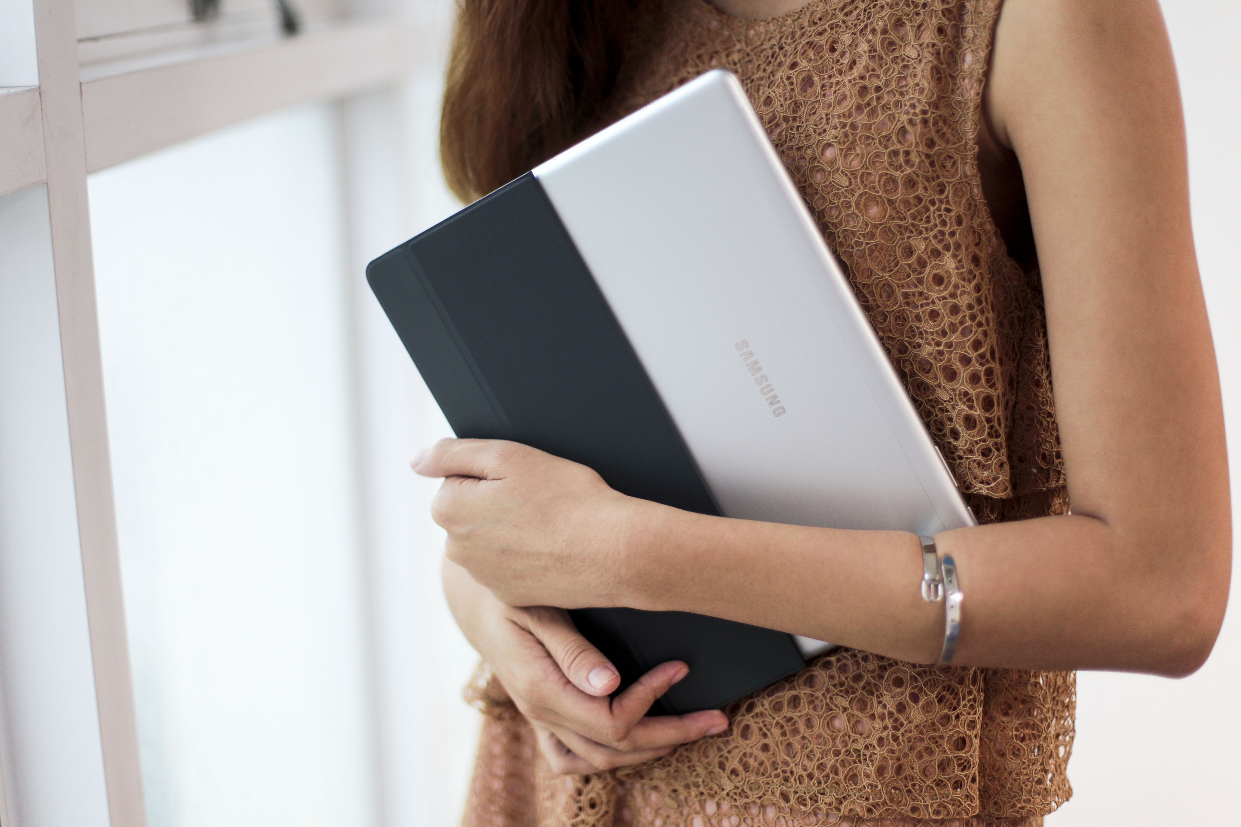 Danh gia Samsung Galaxy Book anh 1