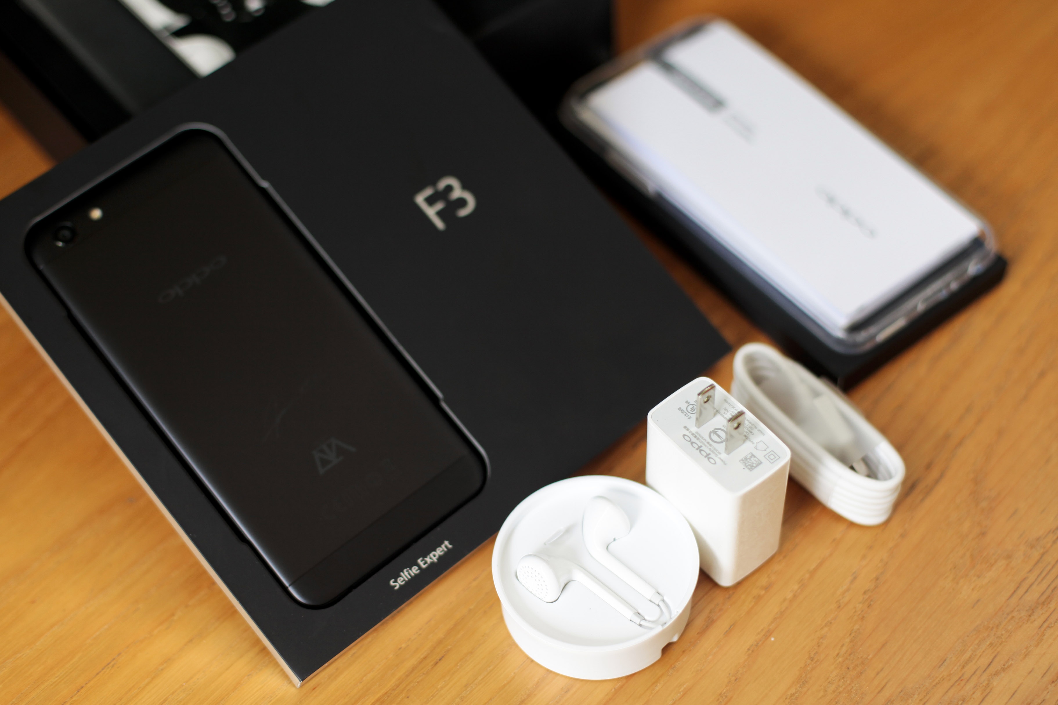 Oppo F3 Son Tung anh 2