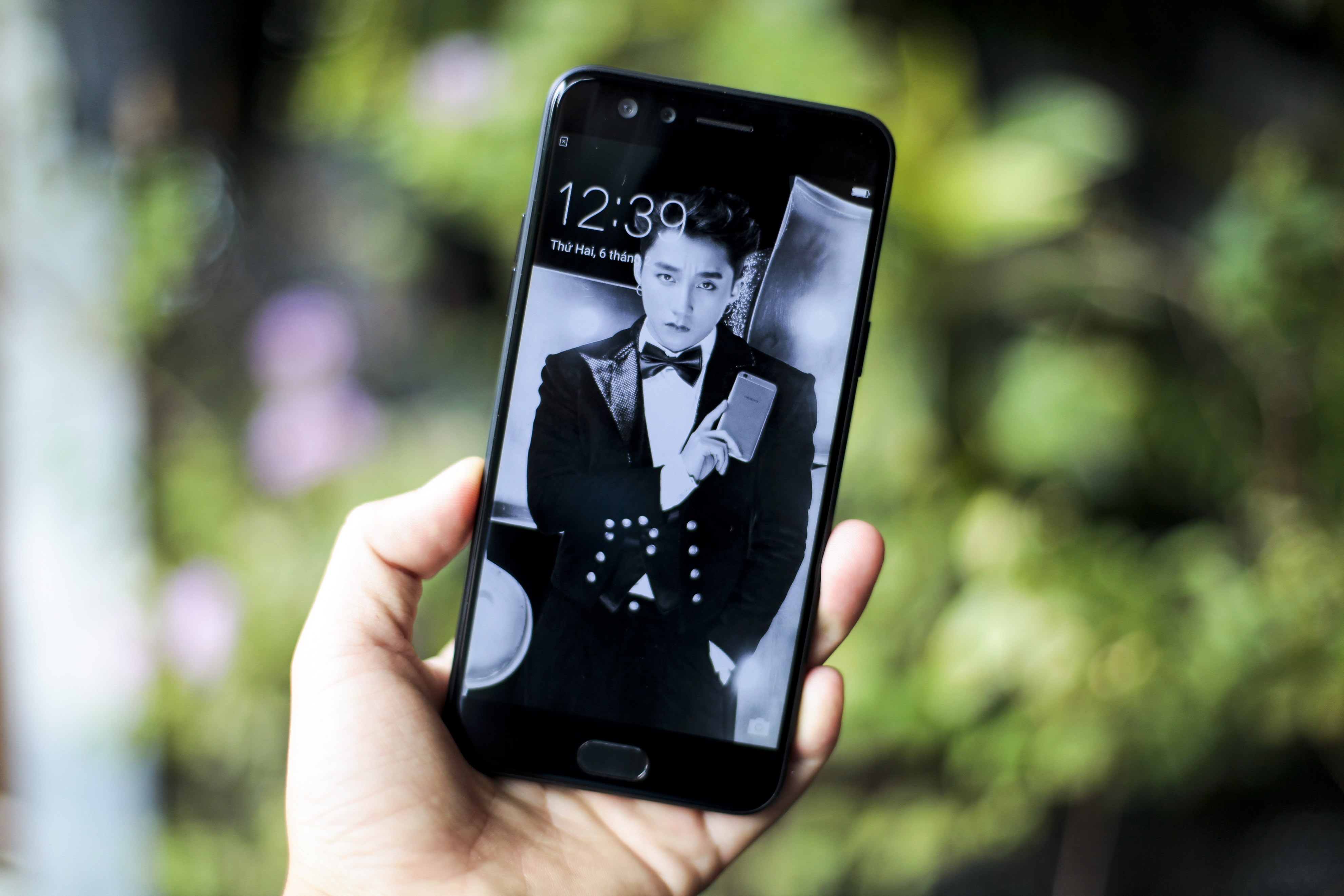 Mo hop Oppo F3 ban than tuong gia 6,9 trieu tai VN hinh anh