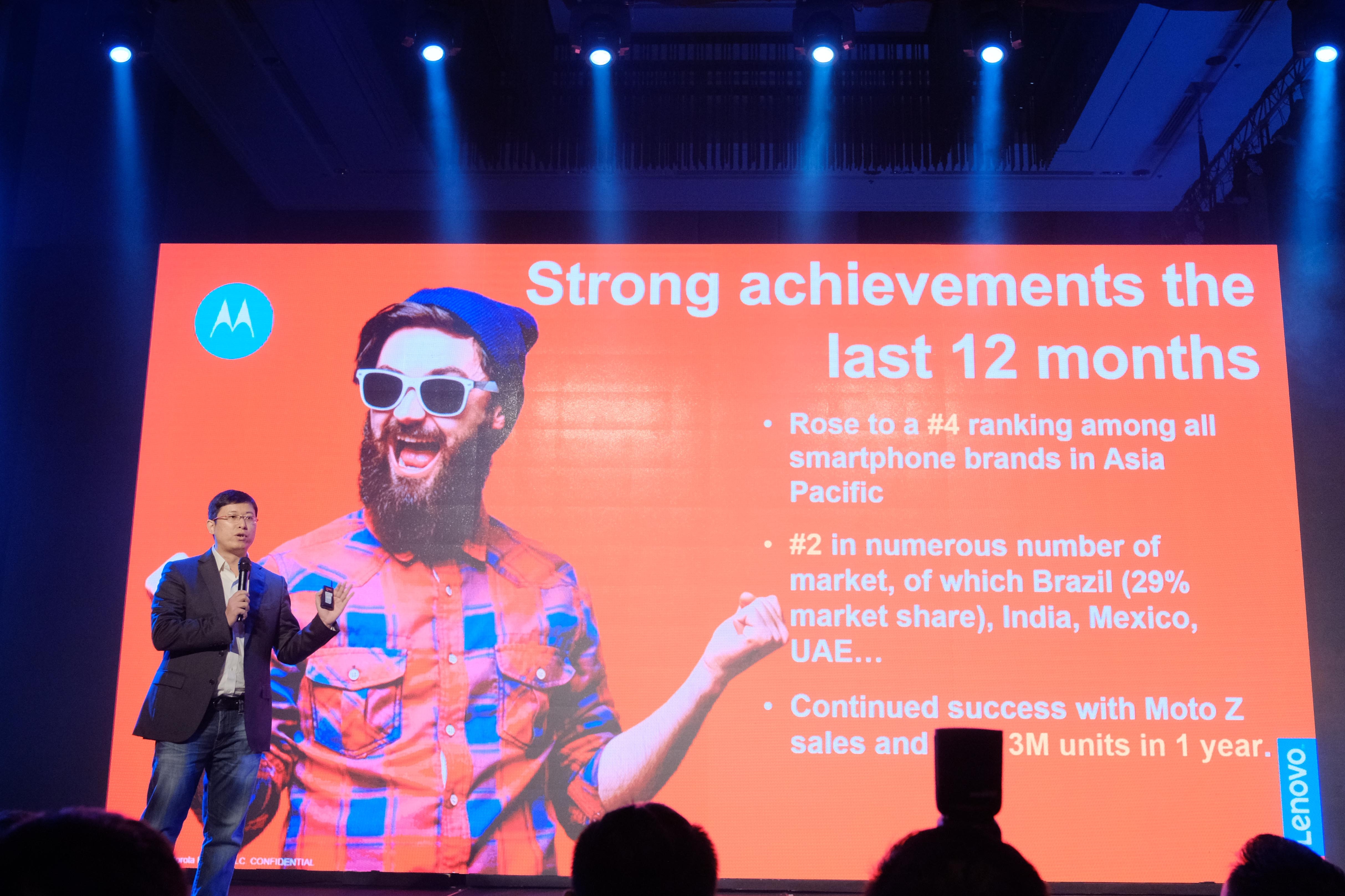 Moto Z2 Play ra mat anh 1