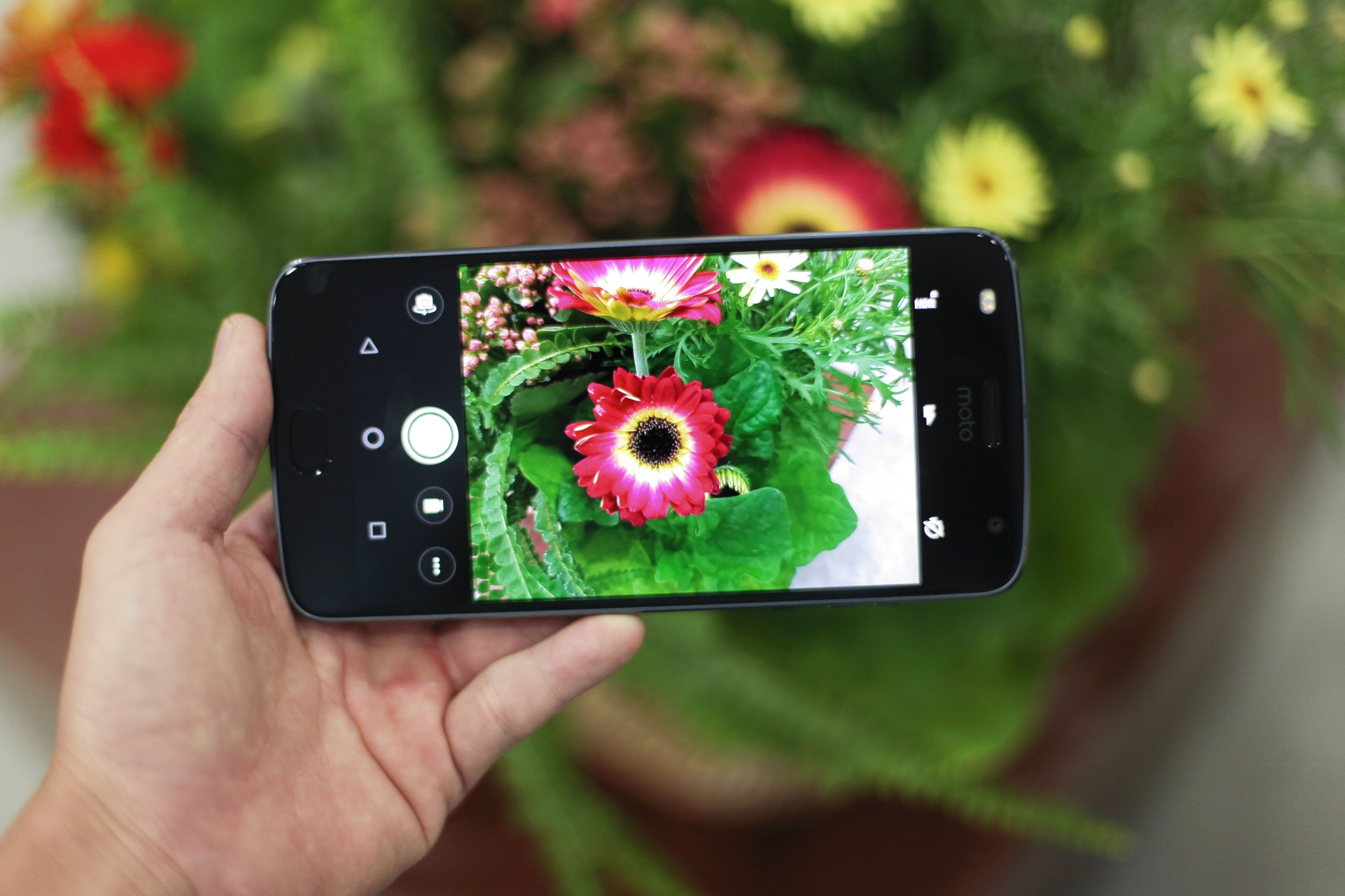 Moto Z2 Play ra mat anh 2