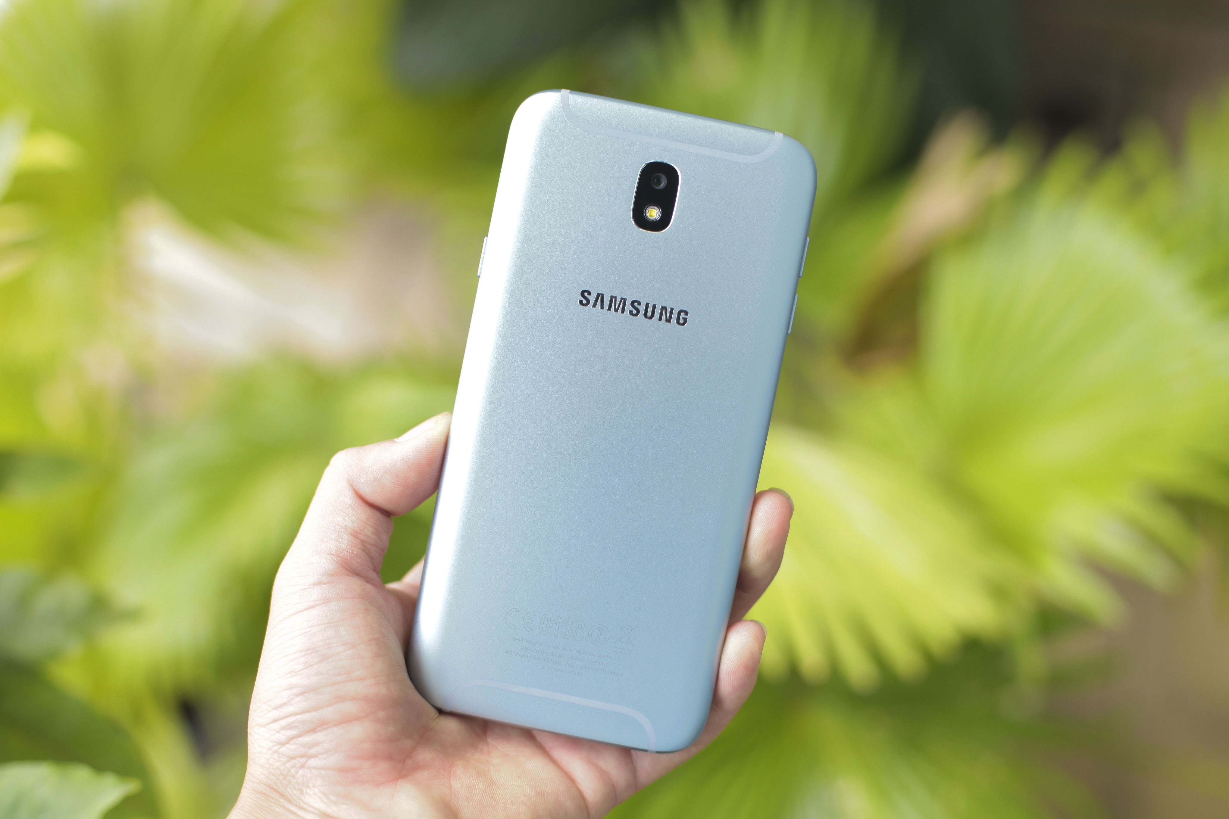 Samsung Galaxy J7 Pro anh 4