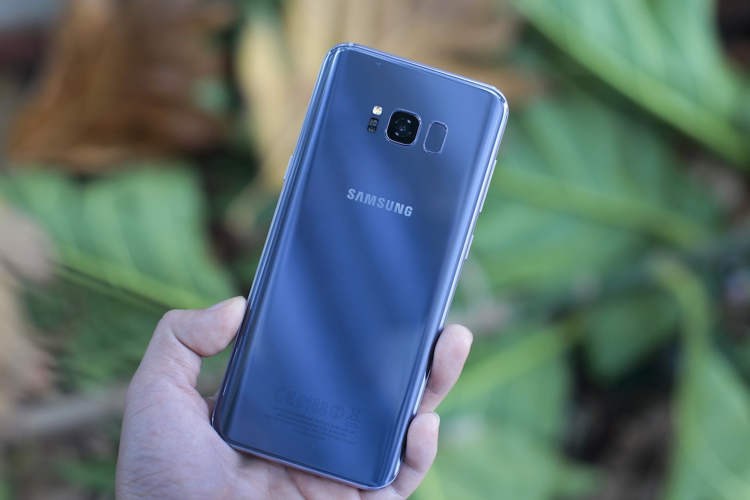 Anh thuc te Samsung Galaxy S8+ mau tim khoi tai VN hinh anh