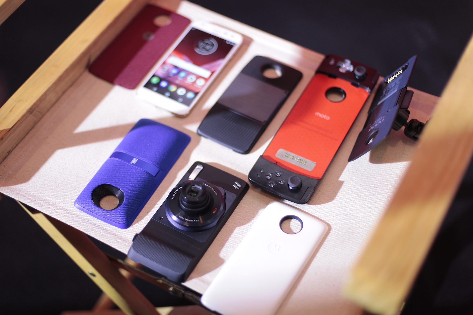 Moto Z2 Play ra mat Viet Nam anh 2