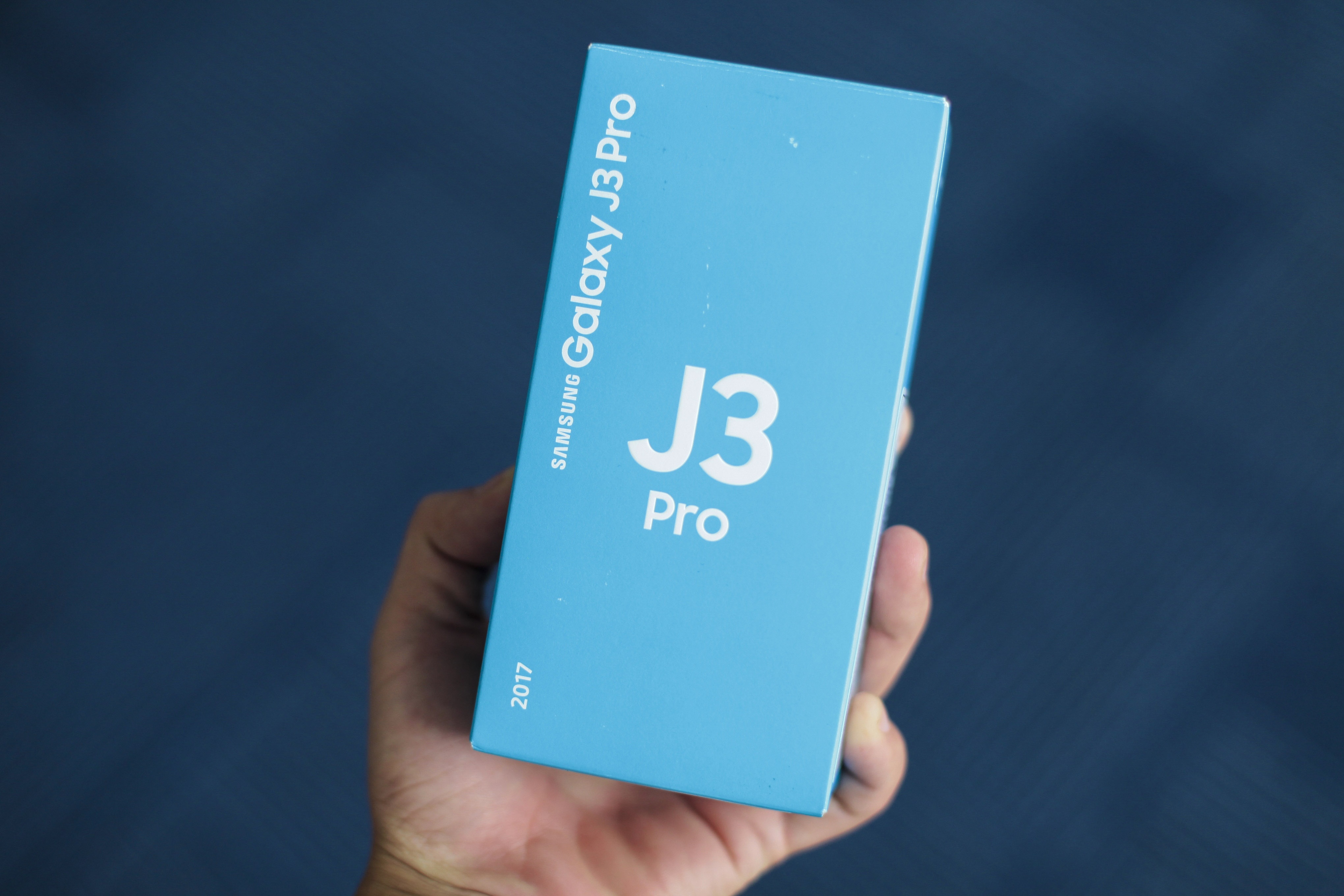 Samsung Galaxy J3 Pro anh 1