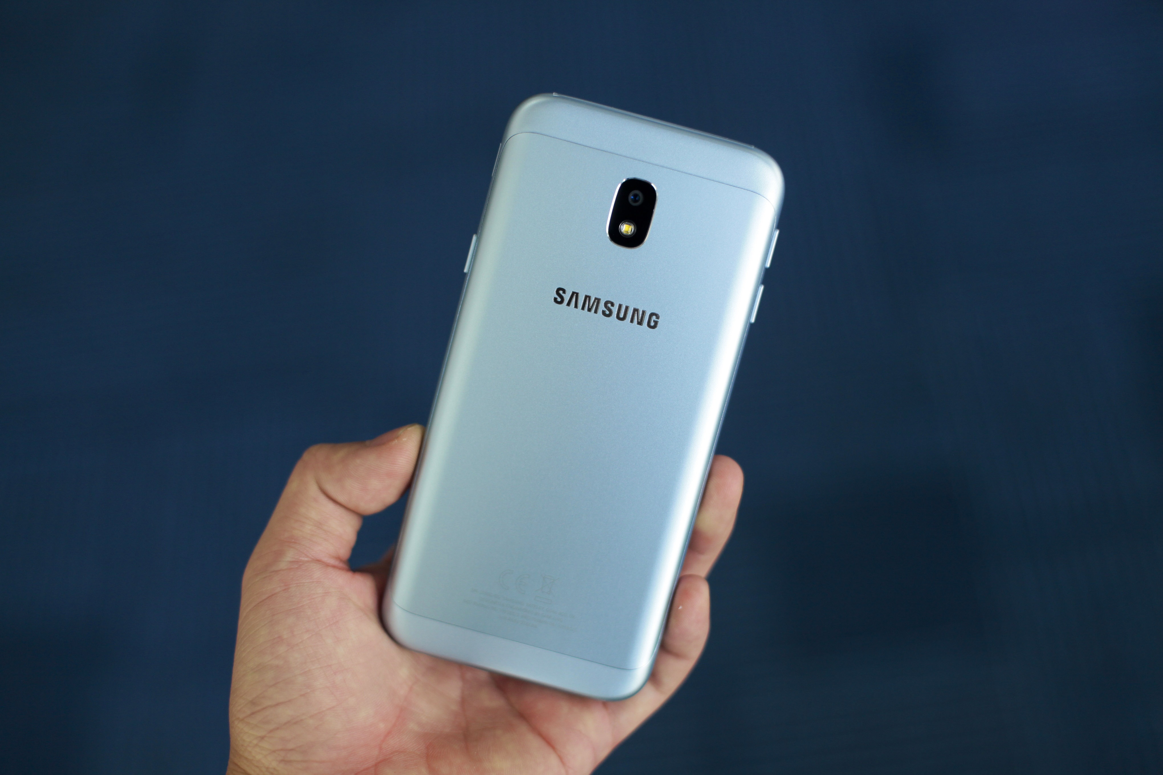 Samsung Galaxy J3 Pro anh 4