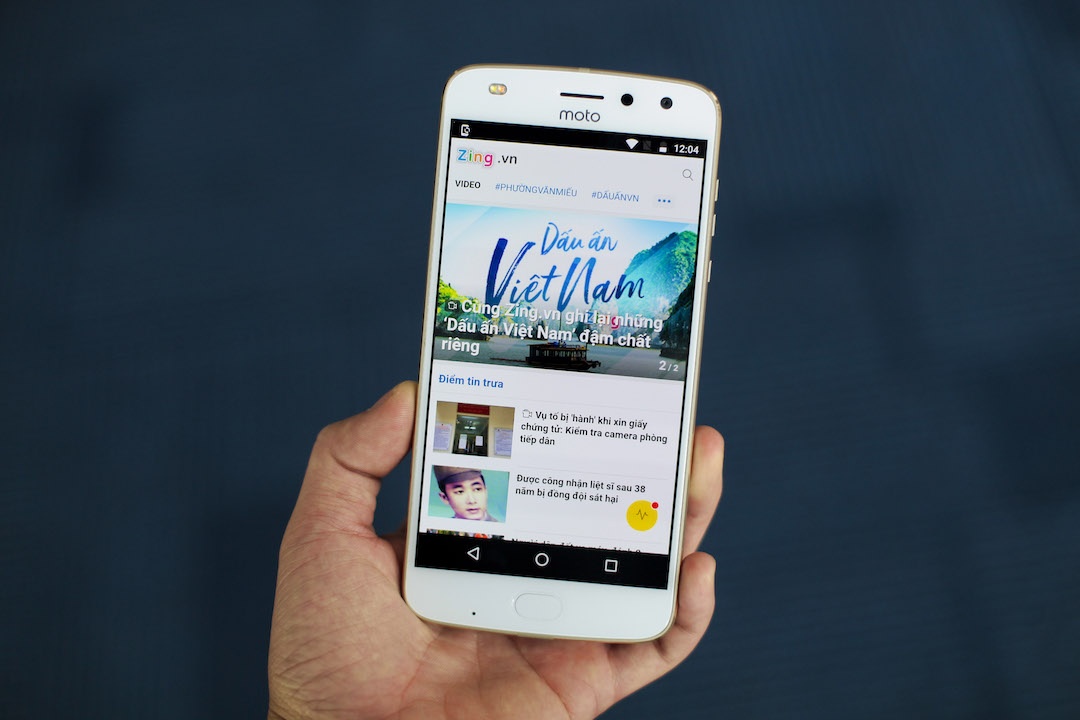 Danh gia Moto Z2 Play: Di nhan lang Android hinh anh