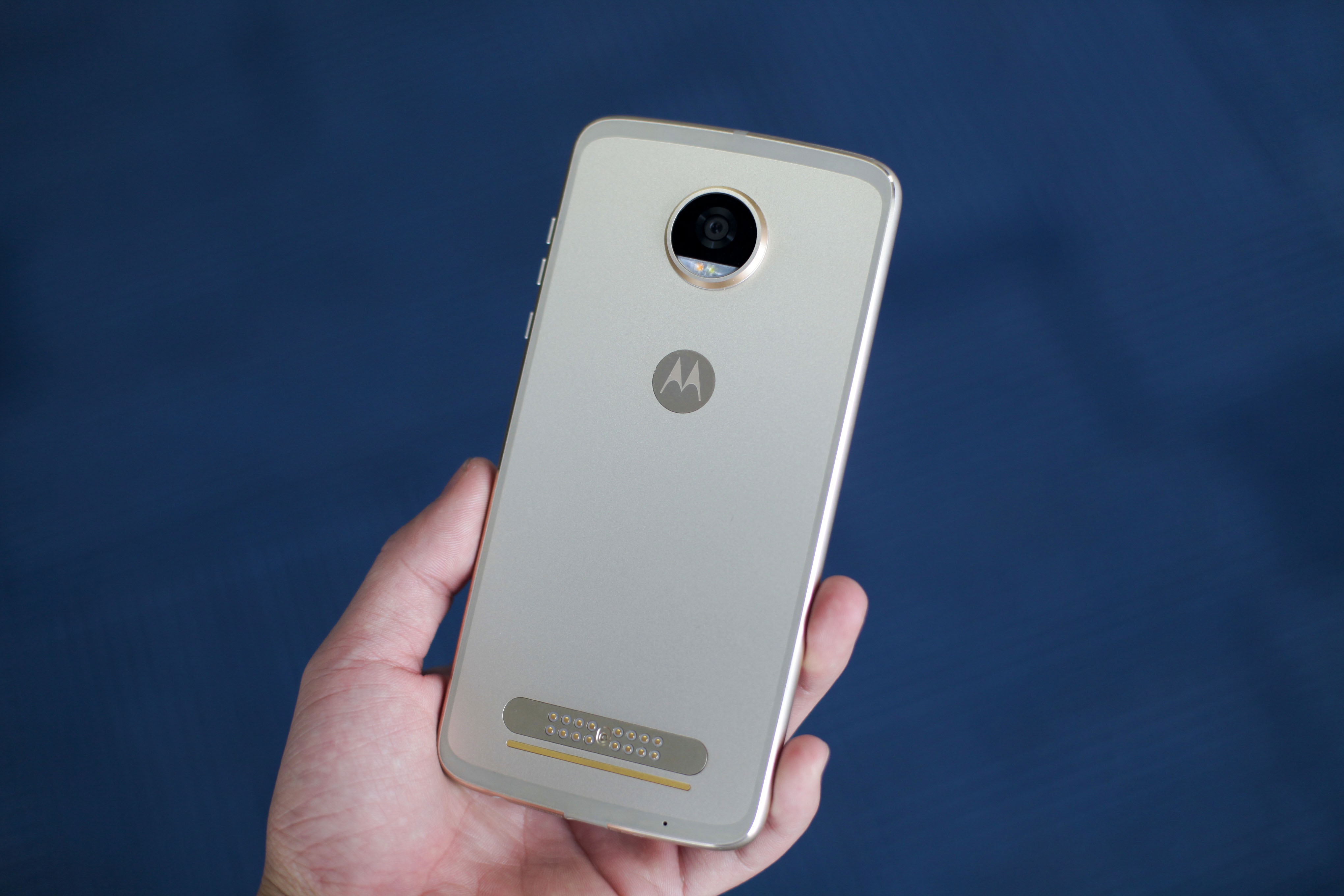 Danh gia Moto Z2 Play anh 2