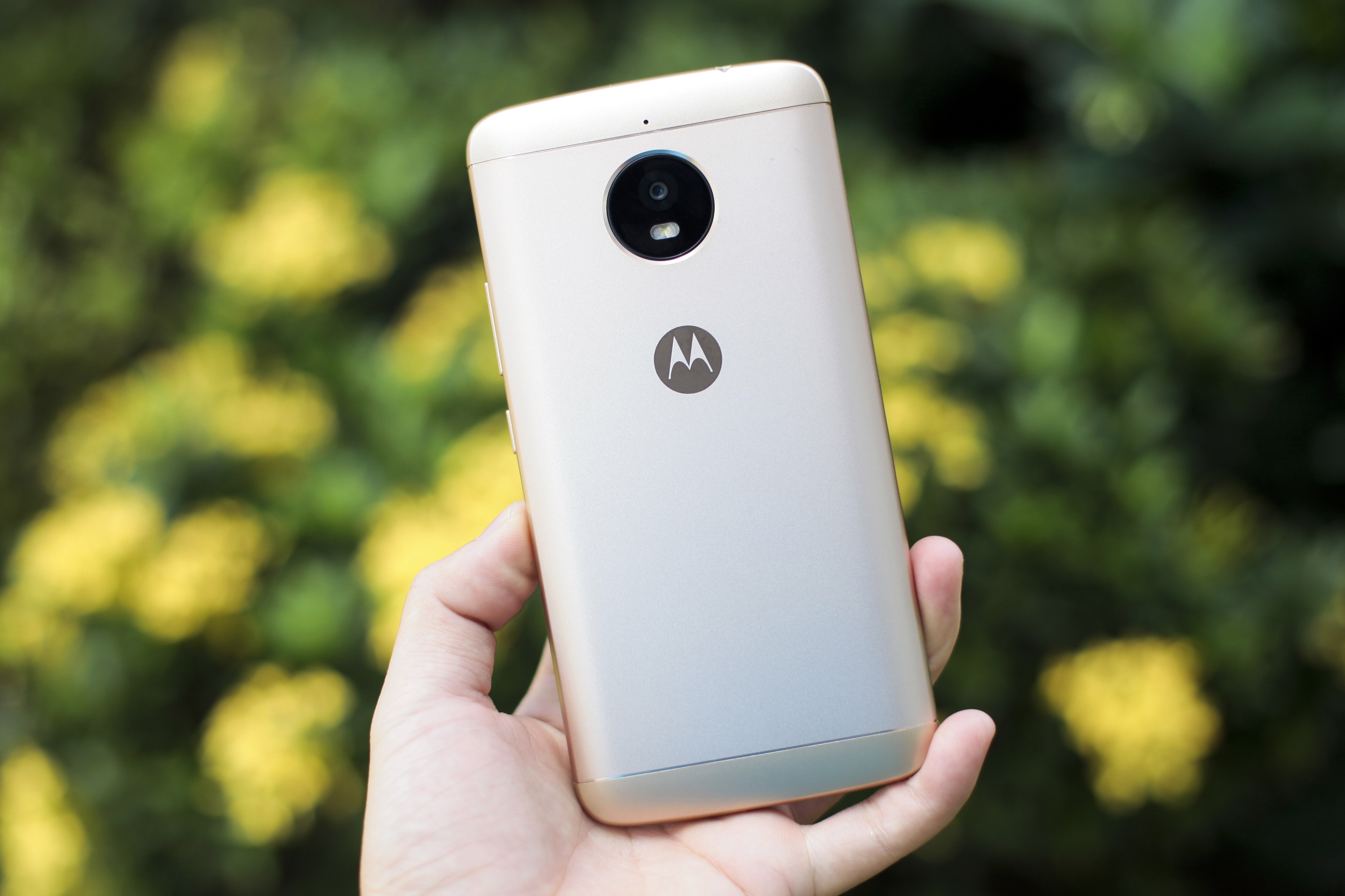 Smartphone gia re Motorola anh 4