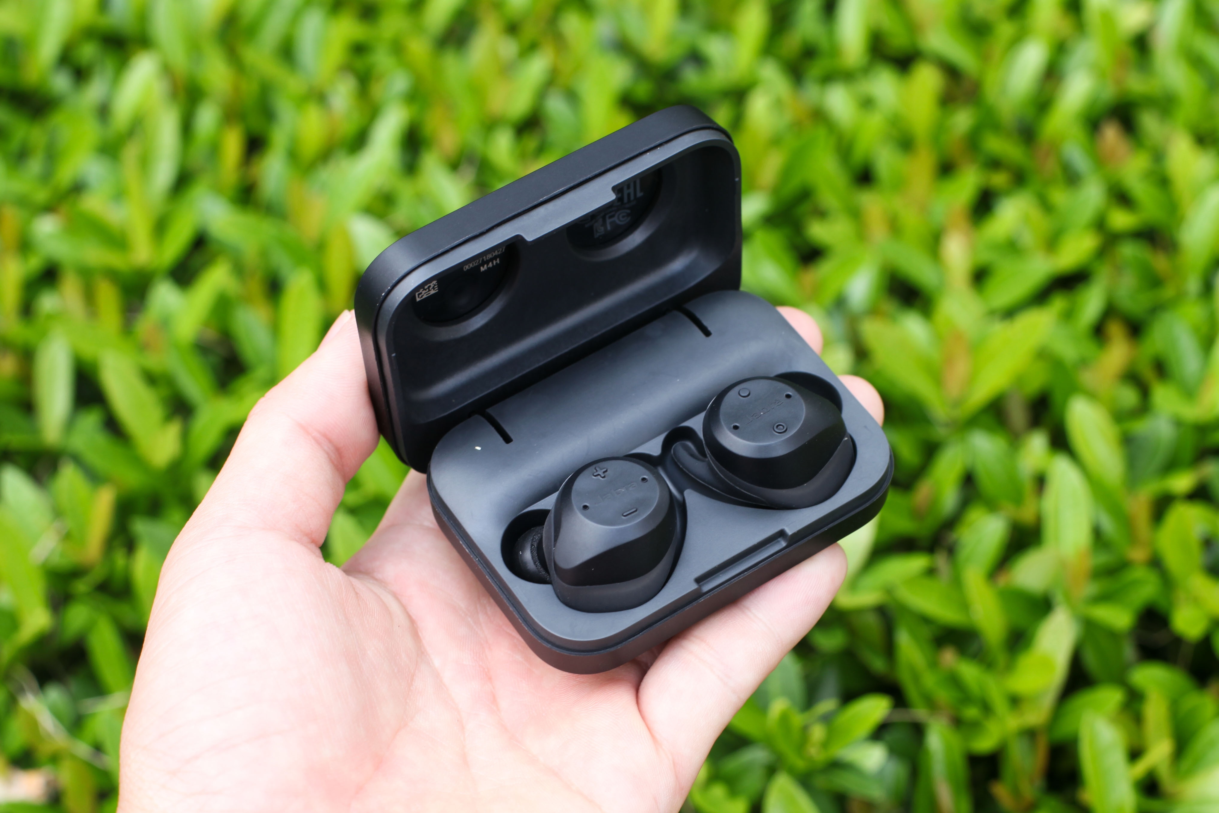 Tai nghe Elite Sport - doi thu cua Apple AirPods tai VN hinh anh