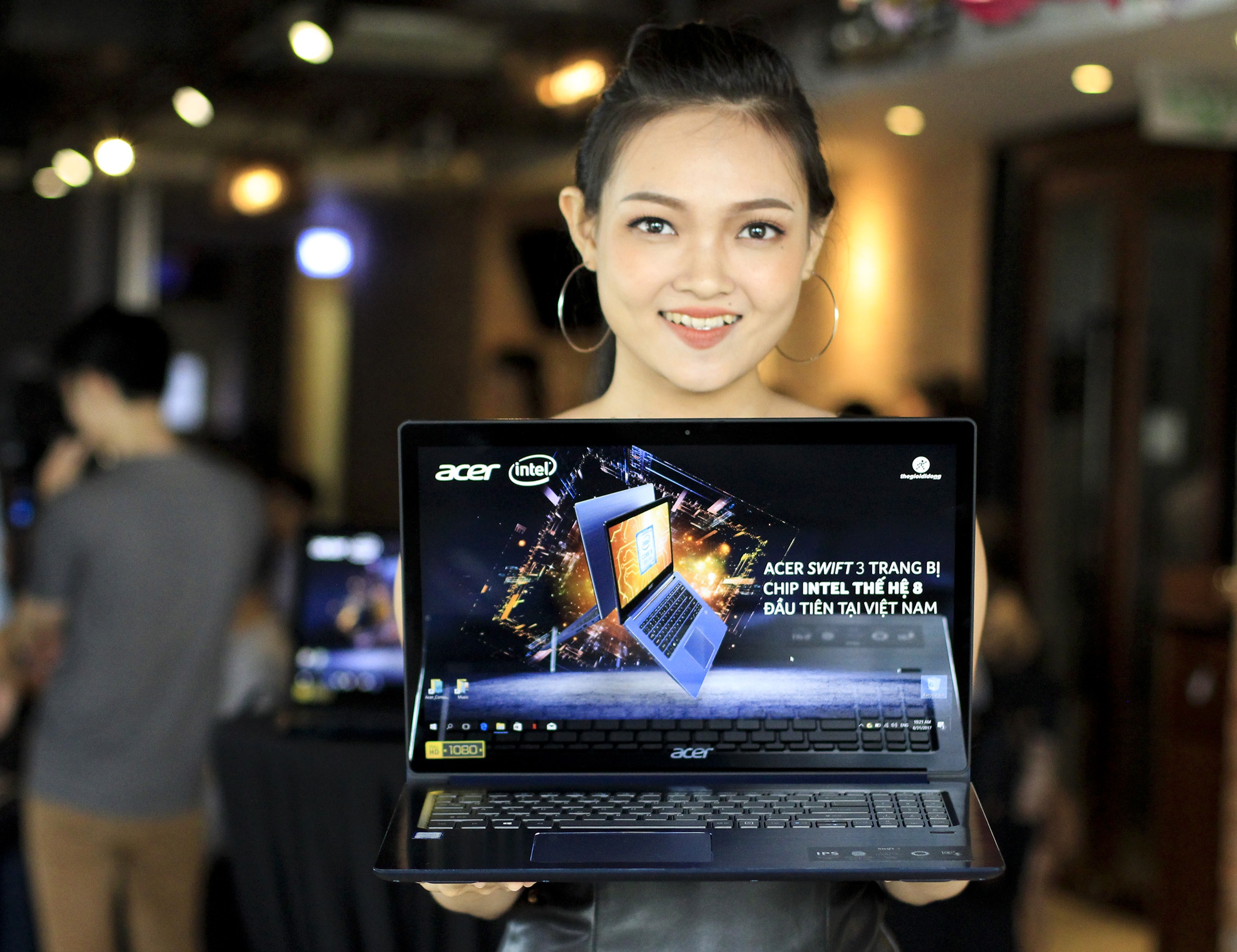 Laptop Core i Gen 8 dau tien tai Viet Nam co gia 16,9 trieu hinh anh