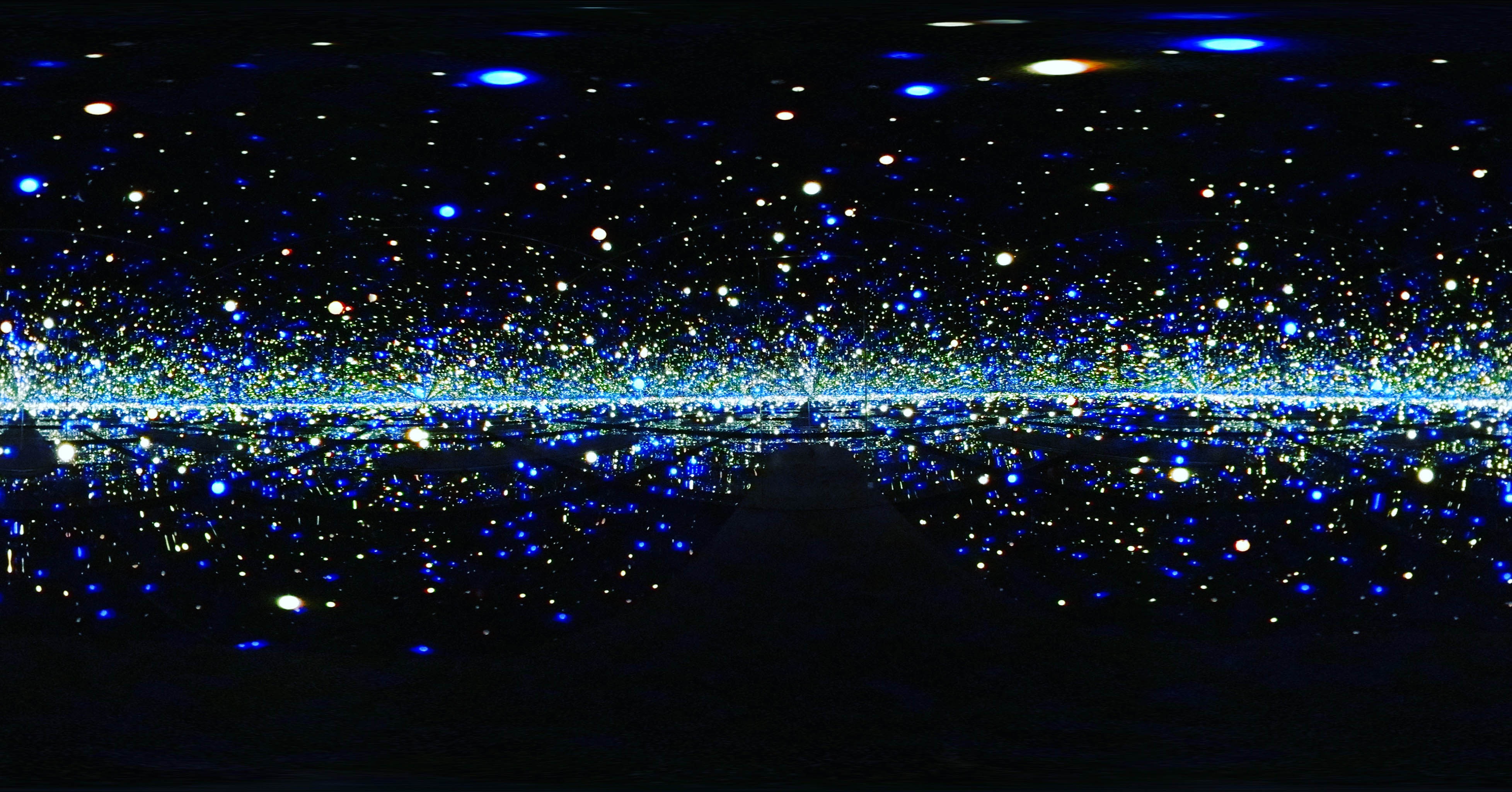 Video 360: Triem lam 'Doi la trai tim cau vong' cua Yayoi Kusama hinh anh