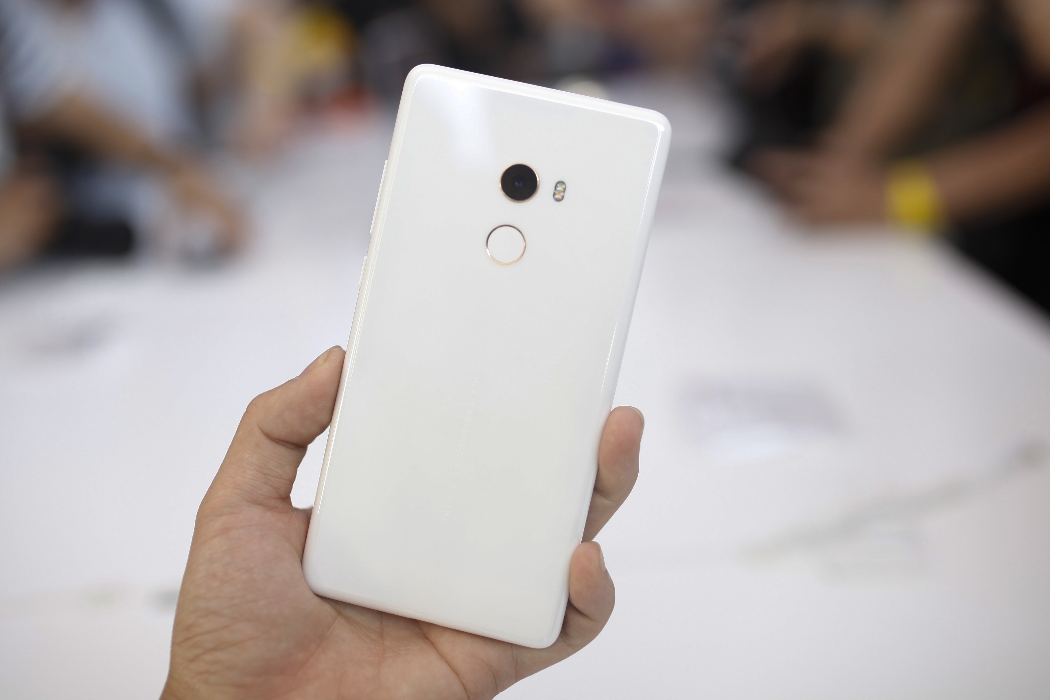 Xiaomi Mi Mix 2 anh 2