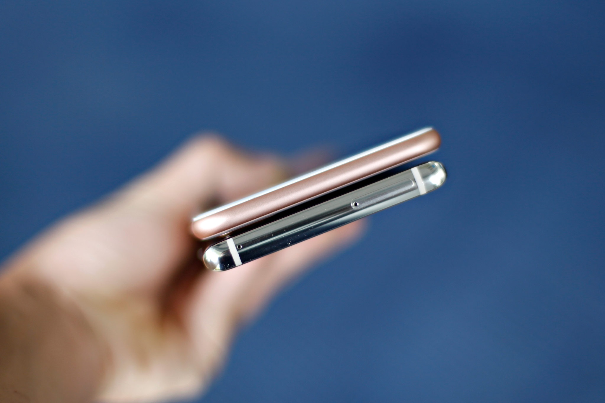 Samsung Galaxy Note 8 voi iPhone 8 anh 4