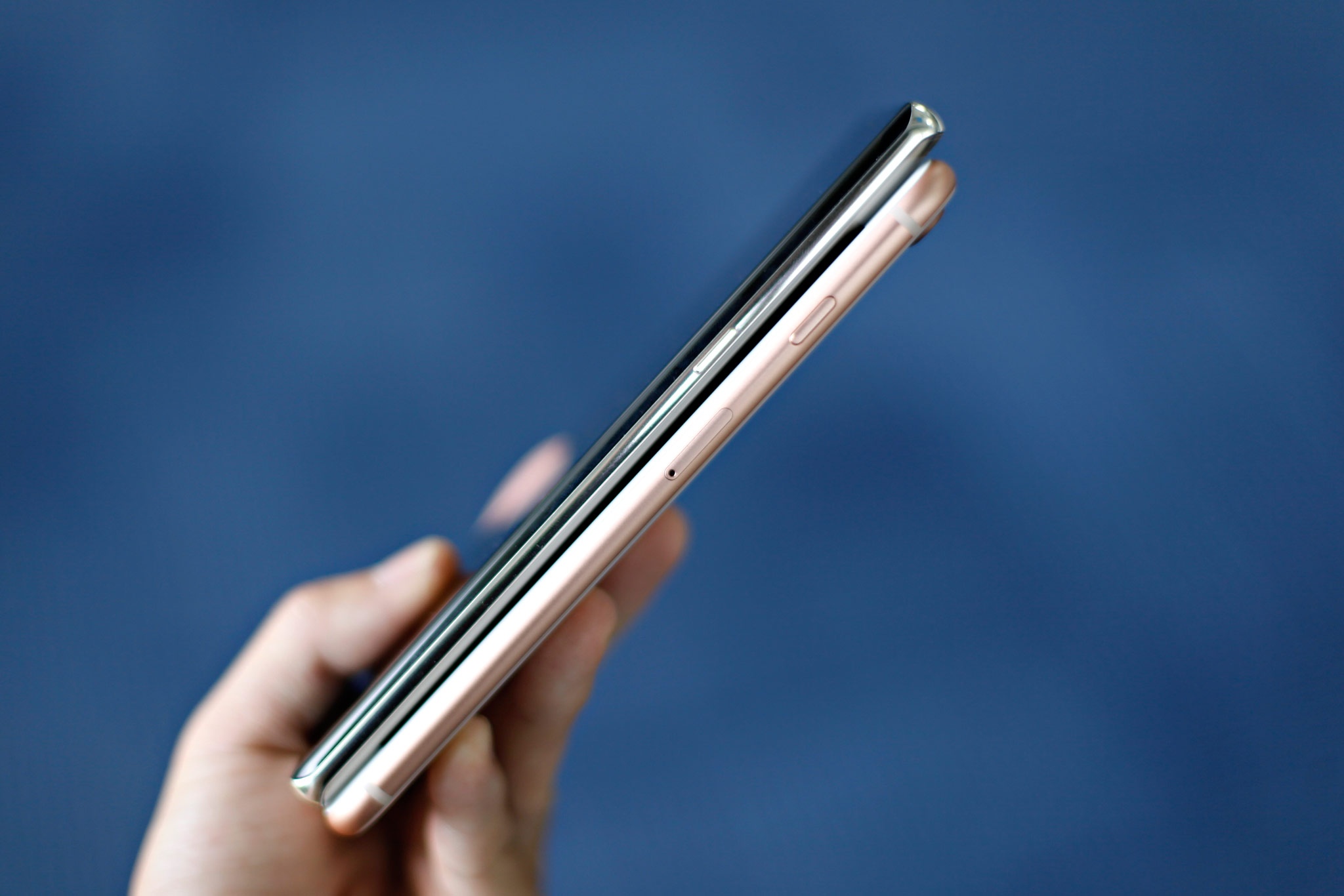 Samsung Galaxy Note 8 voi iPhone 8 anh 6