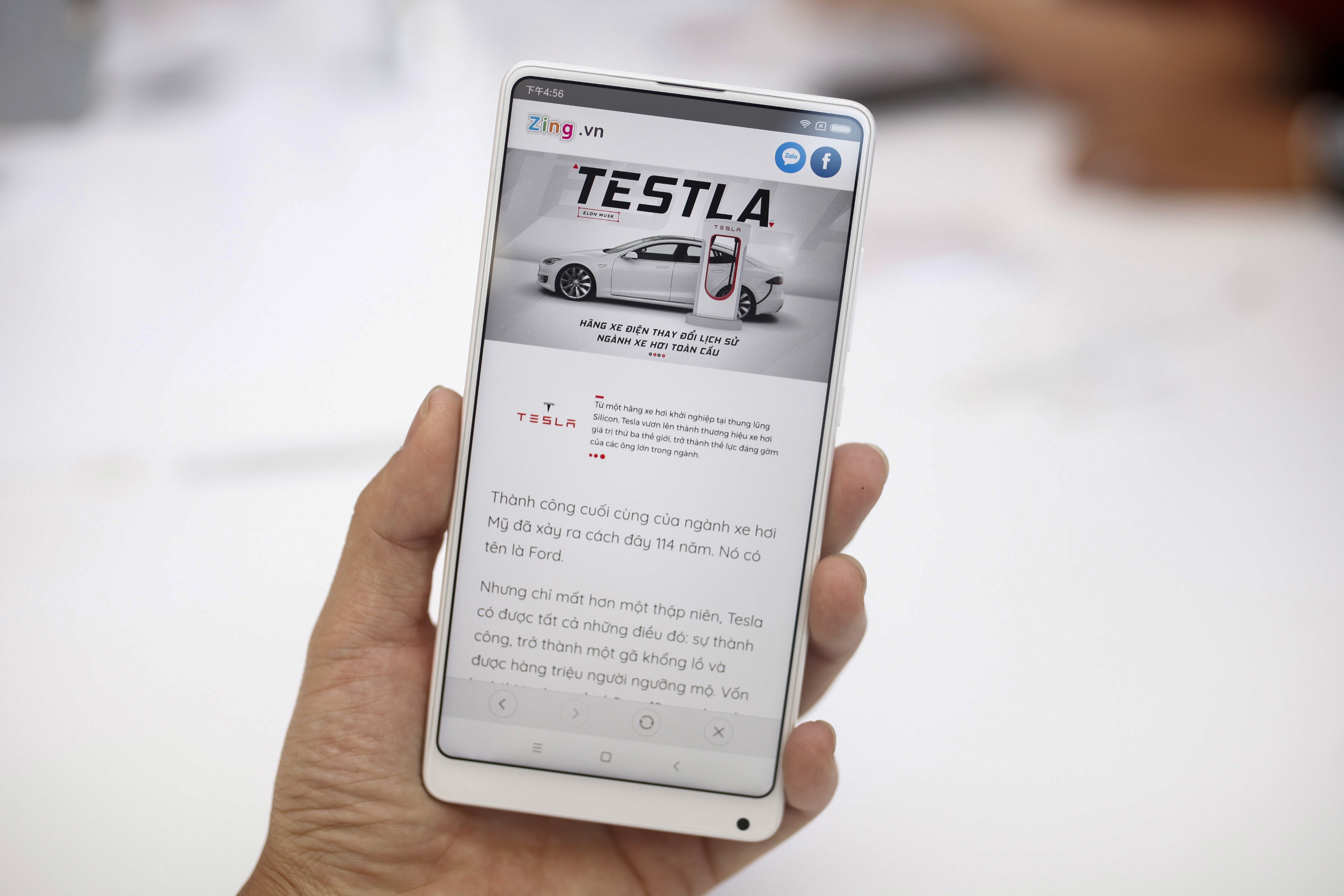 Smartphone khong vien anh 2